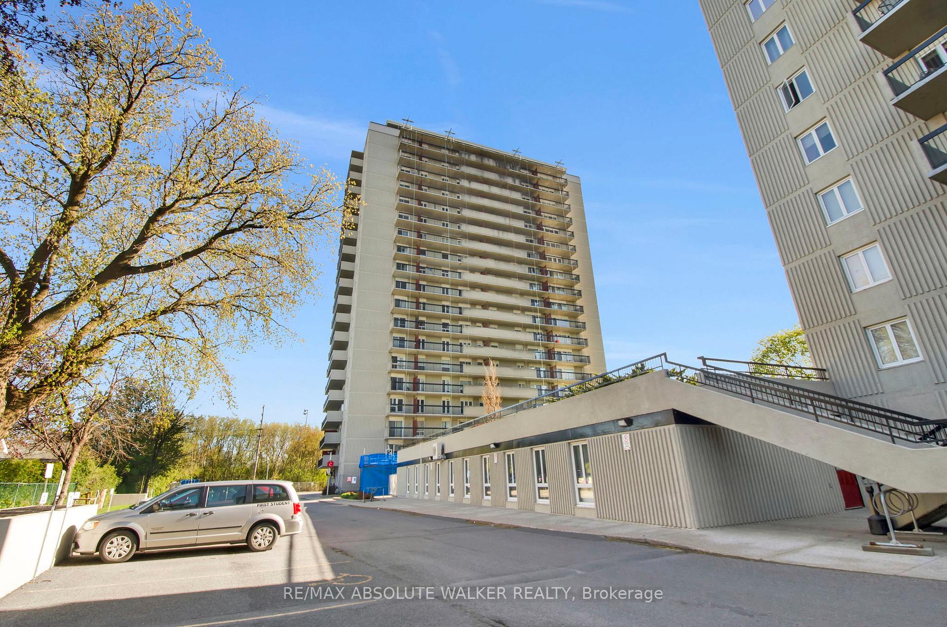 Front of Unit 1604, 158C Mcarthur Avenue