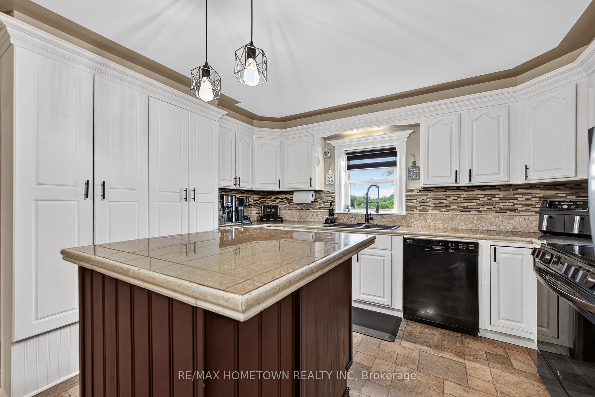 Photo 10 of 9142 County Rd 6, Augusta, Augusta Twp — HOMEH