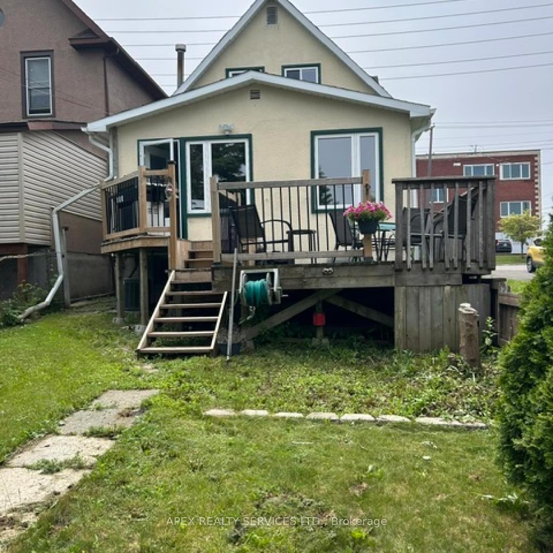 Photo 2 of 490 Van Norman, Thunder Bay, College Heights — HOMEH
