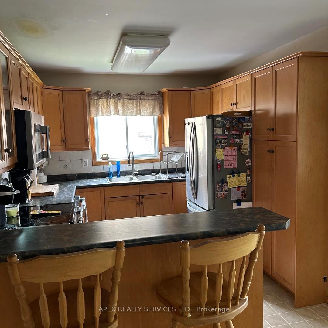 Photo 8 of 490 Van Norman, Thunder Bay, College Heights — HOMEH
