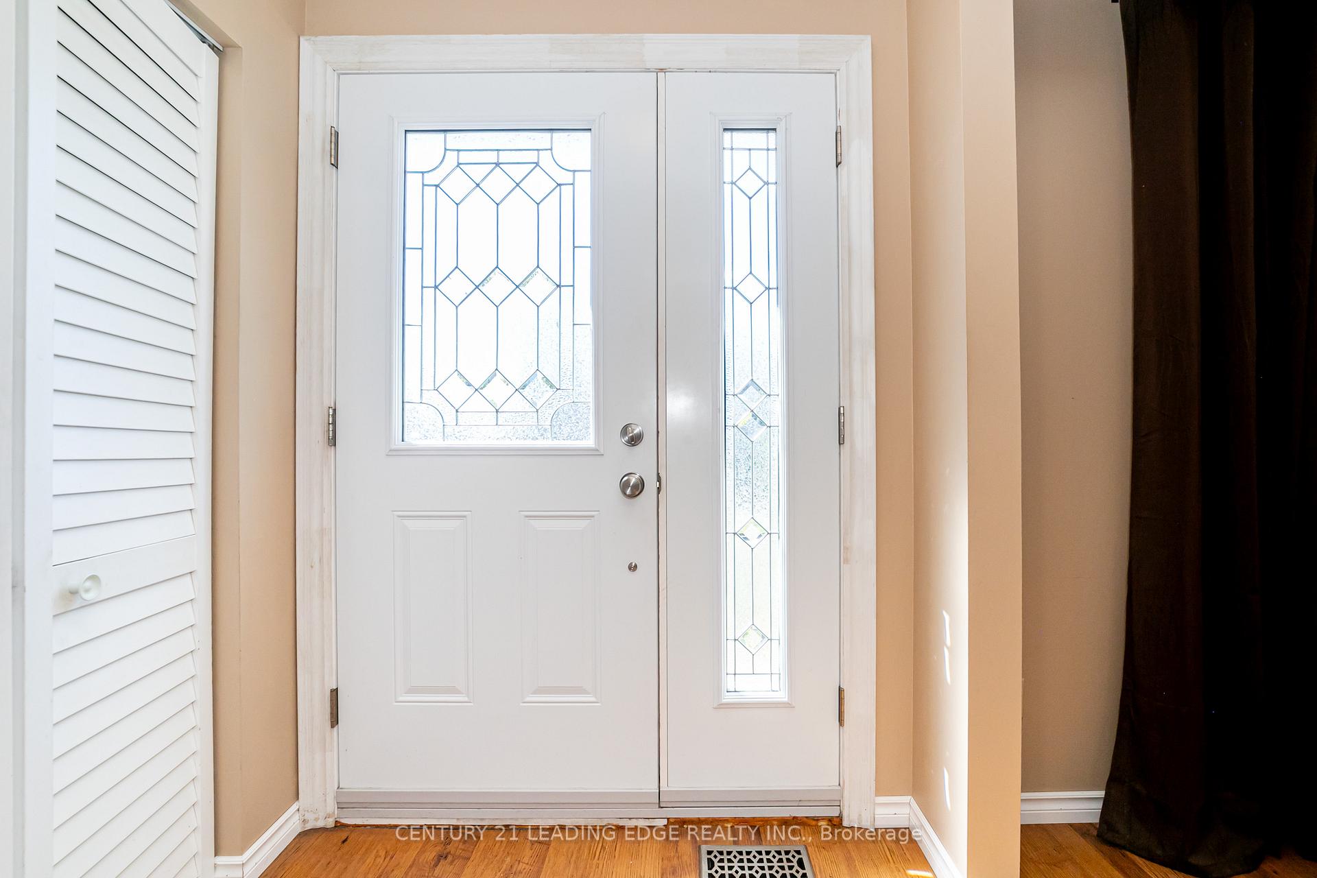 Photo 3 of 815 Douglas Avenue, Pickering, Bay Ridges — HOMEH