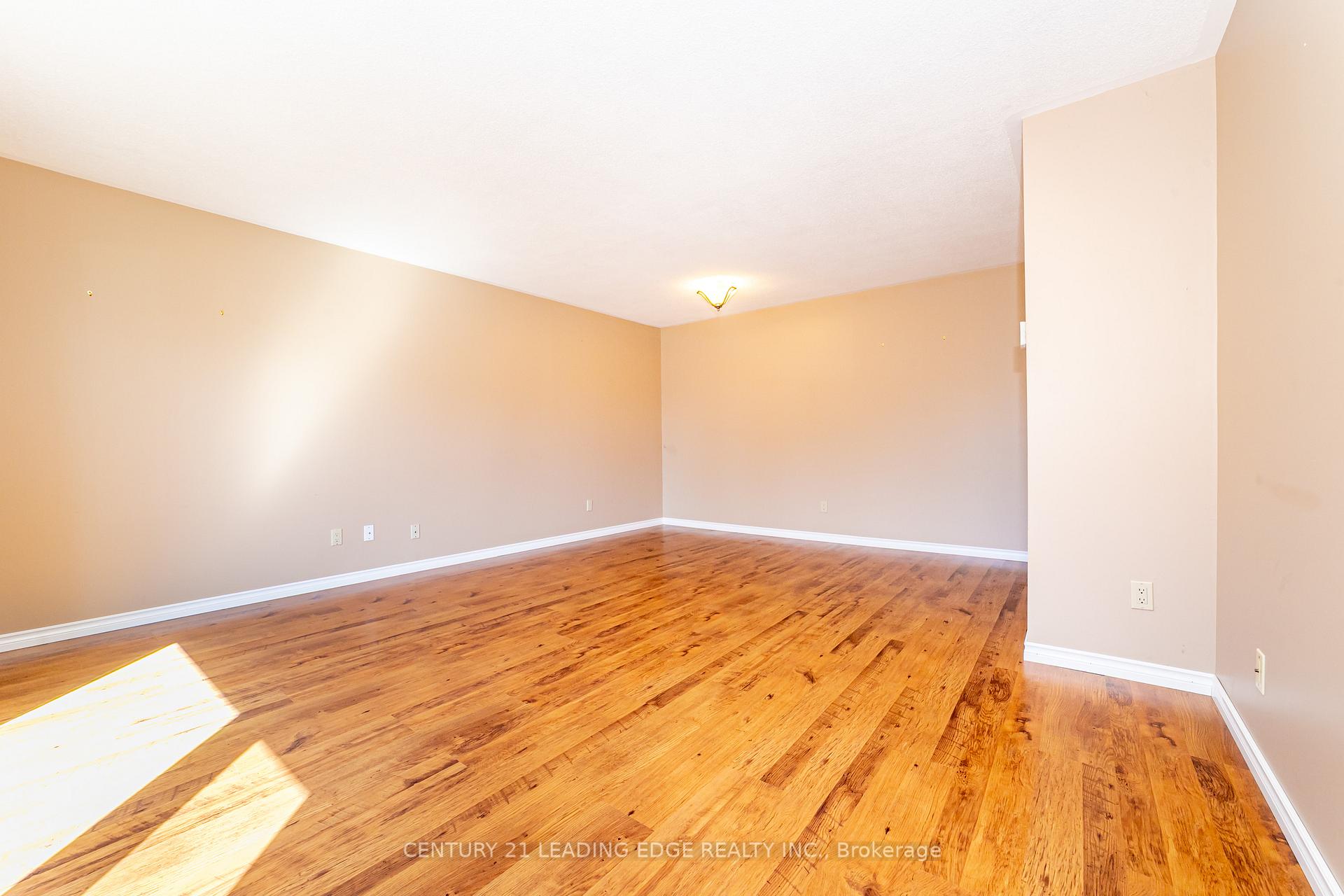 Photo 4 of 815 Douglas Avenue, Pickering, Bay Ridges — HOMEH