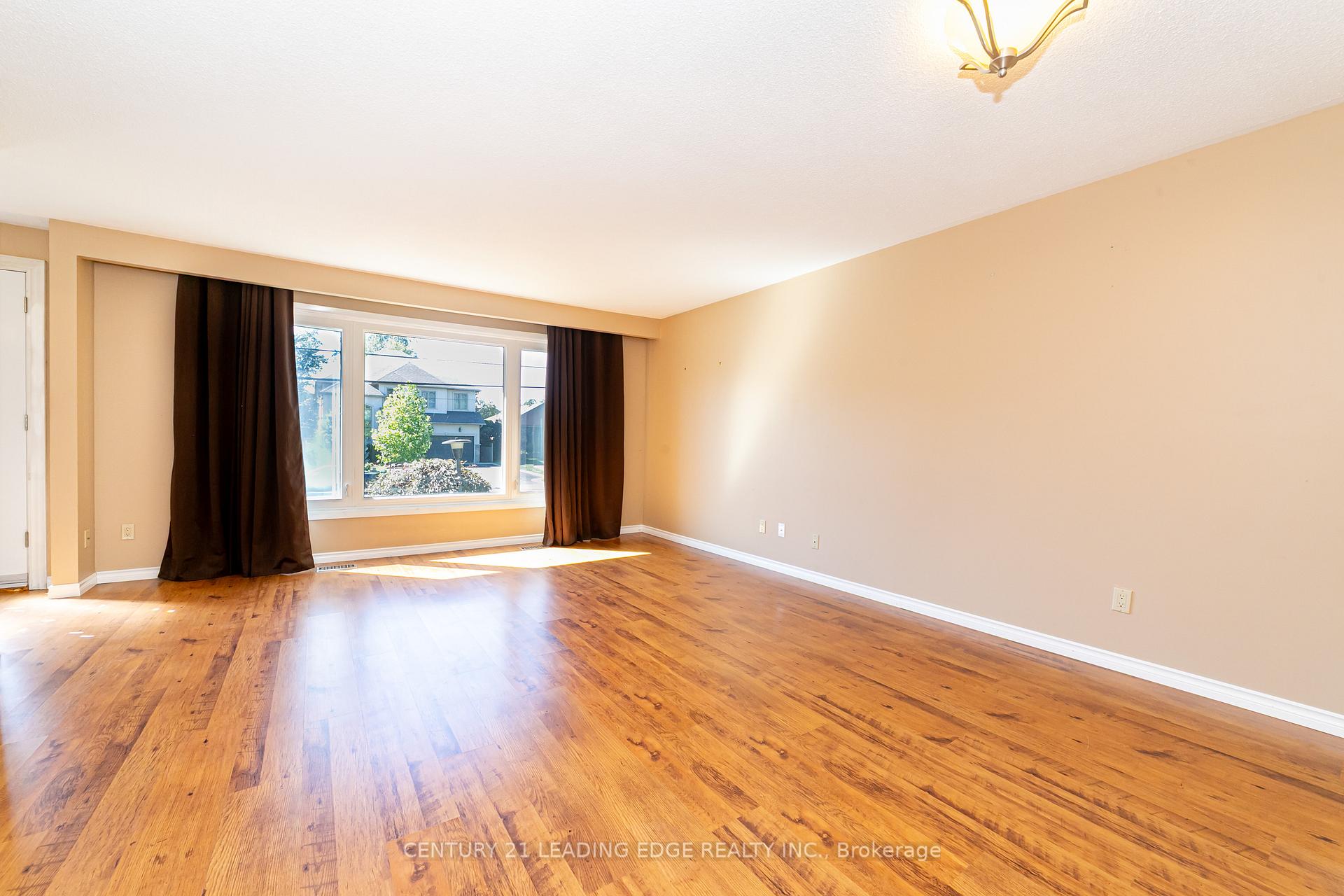 Photo 5 of 815 Douglas Avenue, Pickering, Bay Ridges — HOMEH
