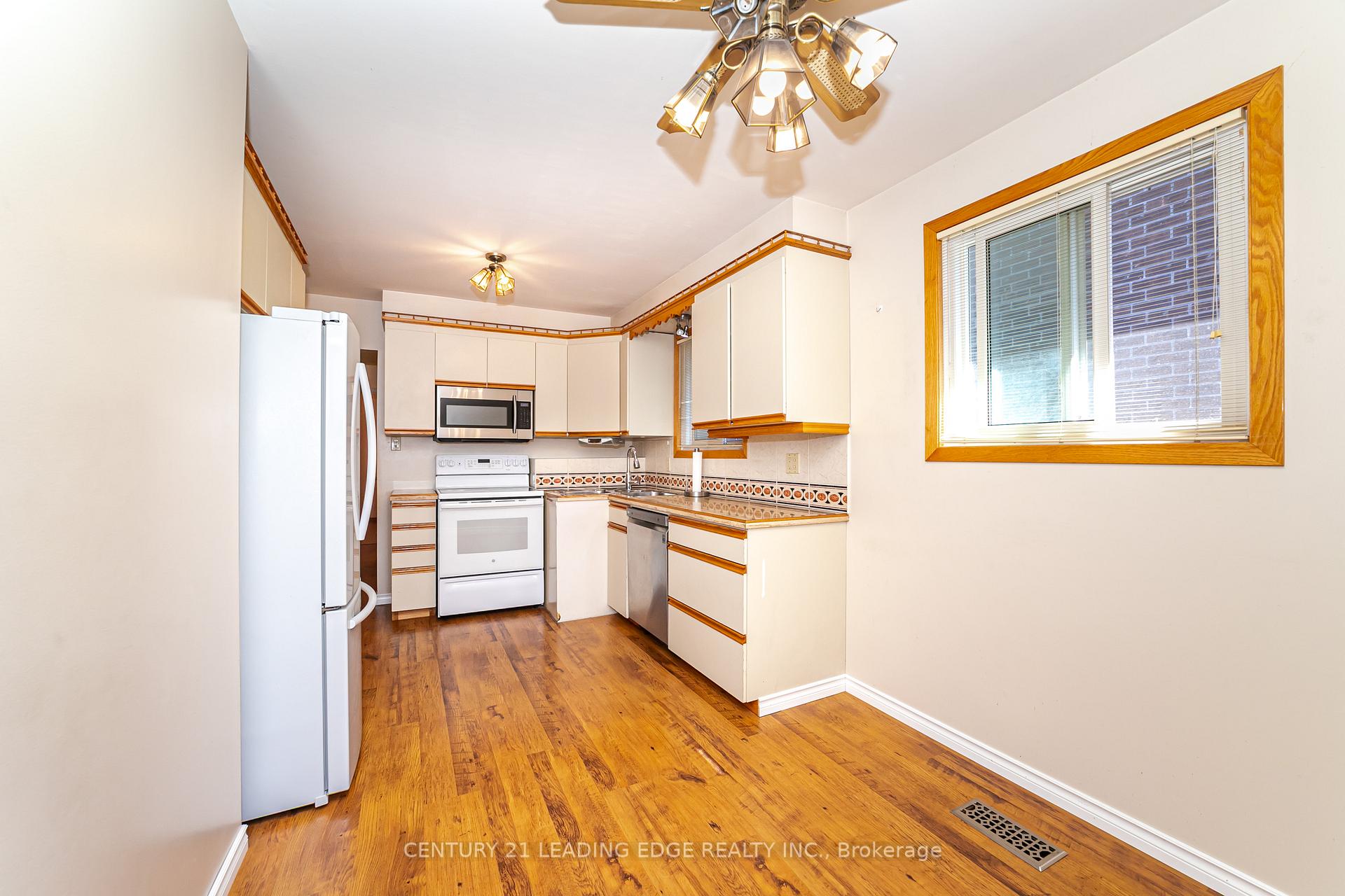 Photo 7 of 815 Douglas Avenue, Pickering, Bay Ridges — HOMEH