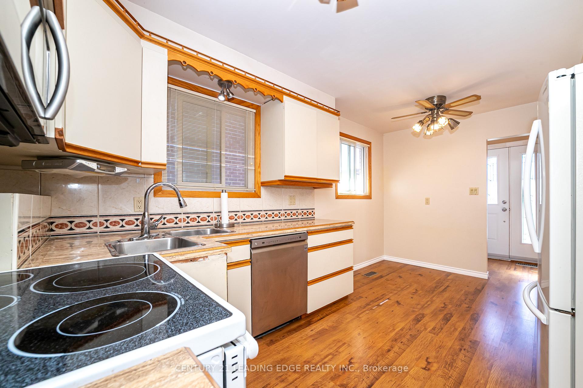 Photo 8 of 815 Douglas Avenue, Pickering, Bay Ridges — HOMEH