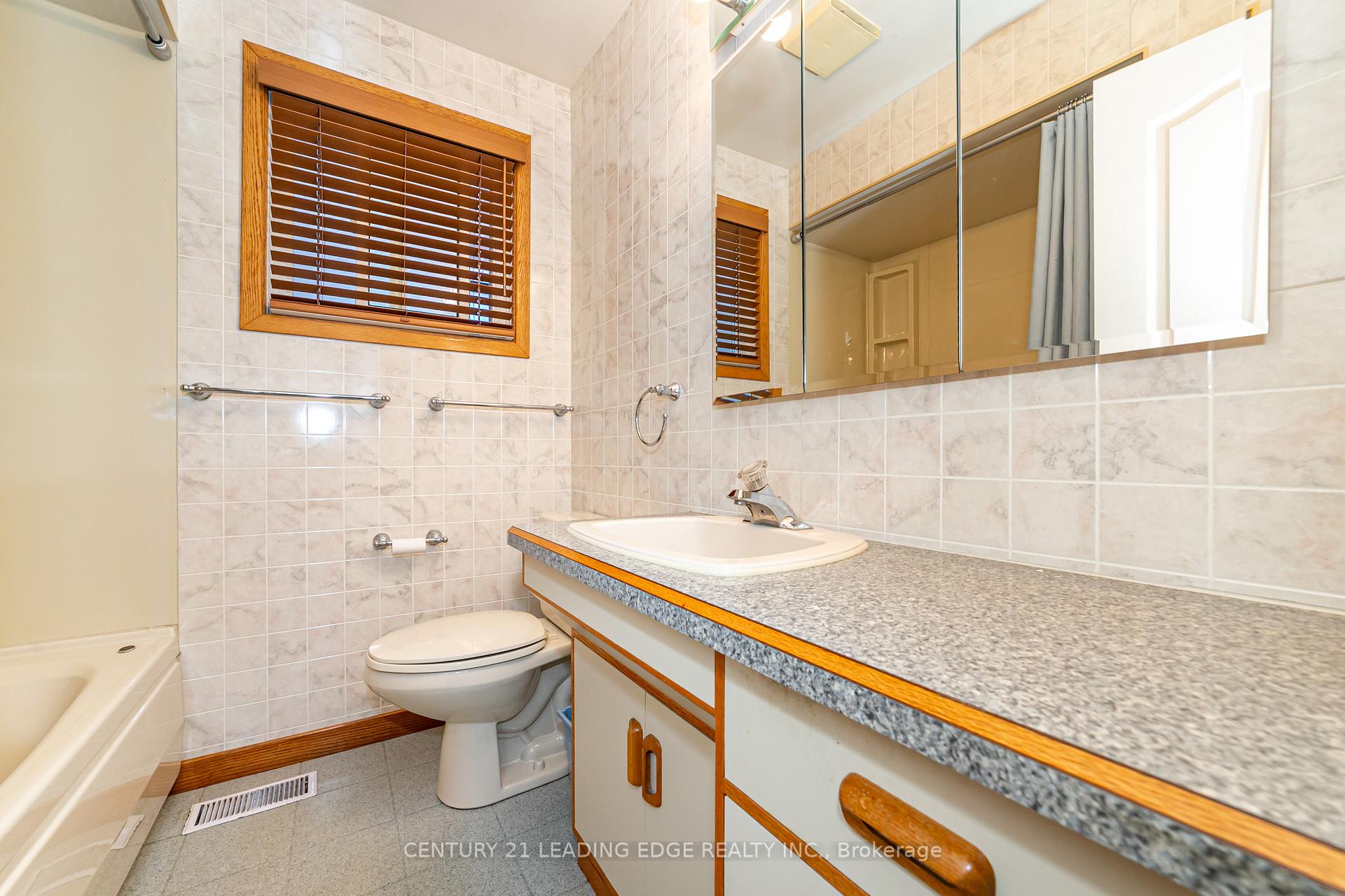 Photo 12 of 815 Douglas Avenue, Pickering, Bay Ridges — HOMEH