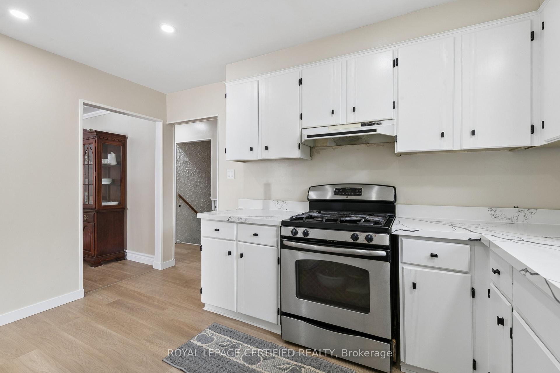 Photo 15 of 1121 Valentine Drive, Cambridge, Lang's Farm — HOMEH