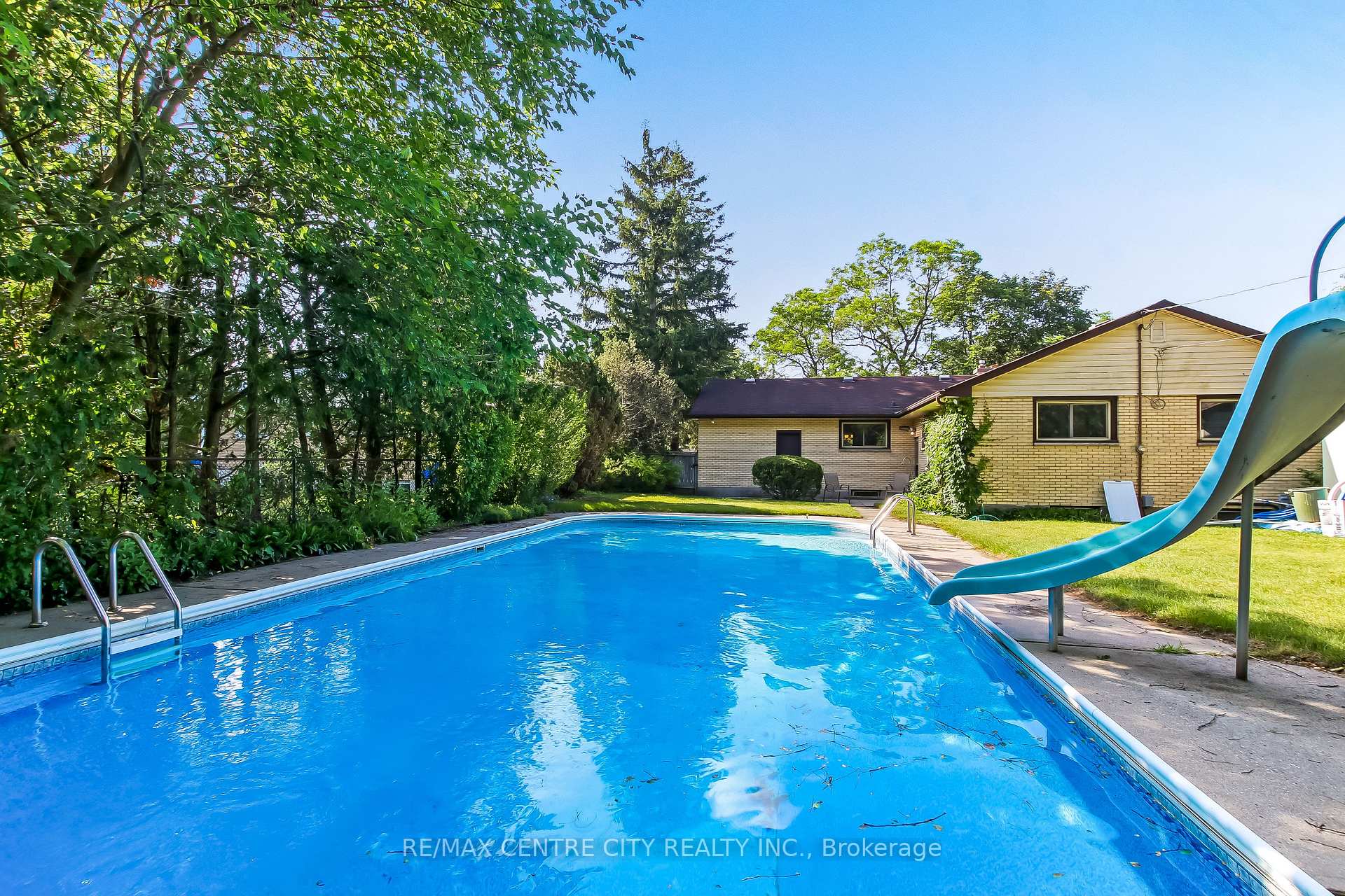Photo 3 of 776 Headley Drive, London, North O — HOMEH