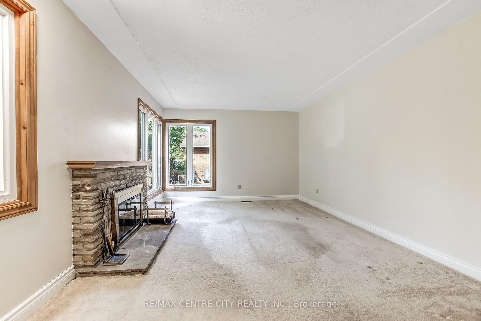 Photo 5 of 776 Headley Drive, London, North O — HOMEH