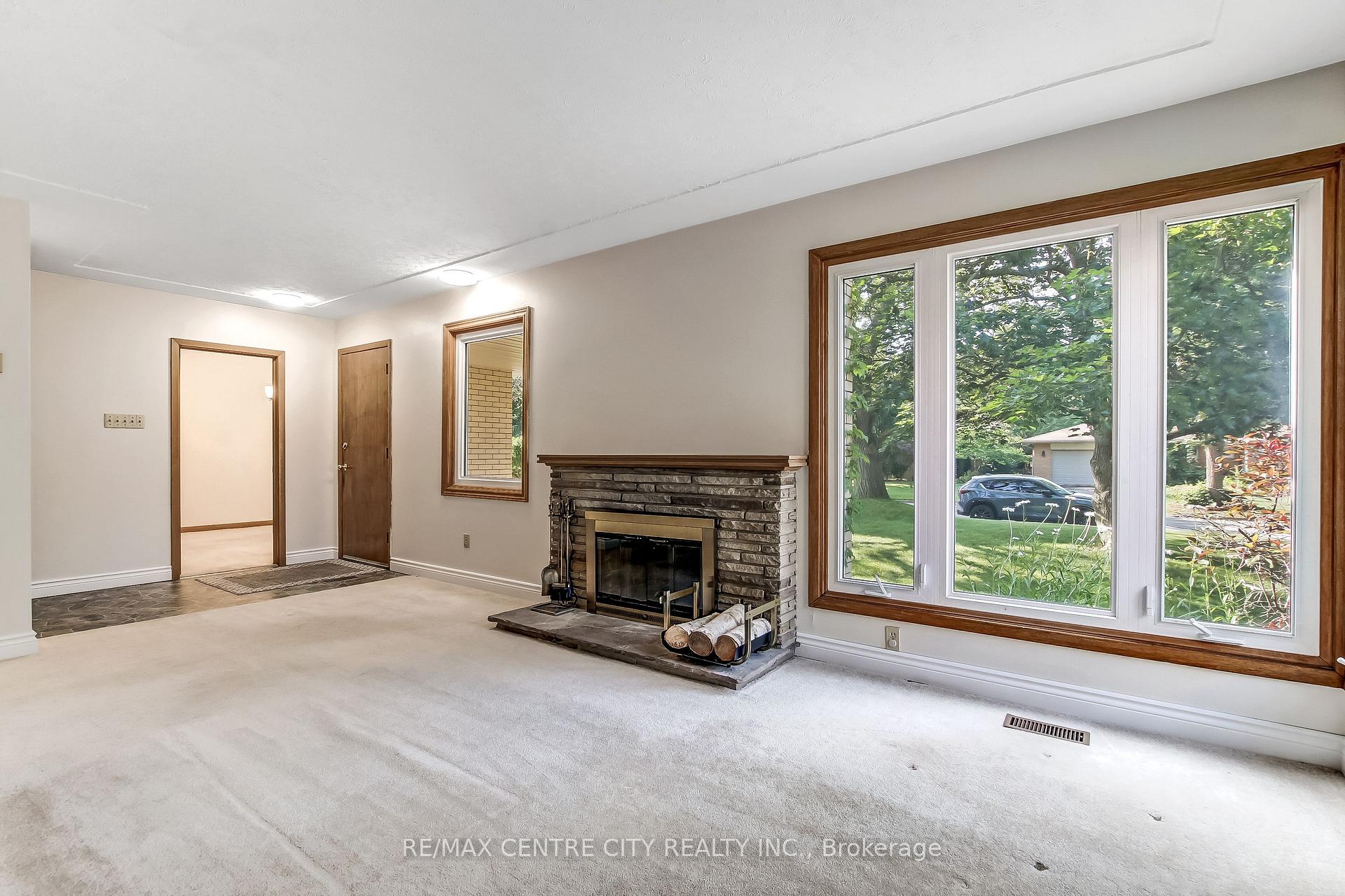 Photo 6 of 776 Headley Drive, London, North O — HOMEH