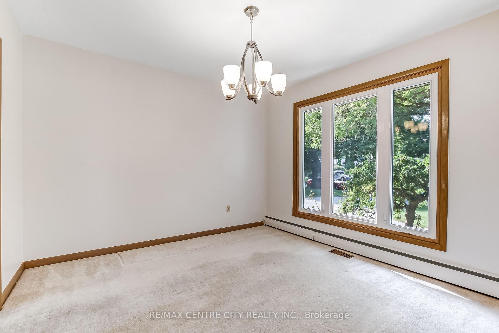 Photo 10 of 776 Headley Drive, London, North O — HOMEH