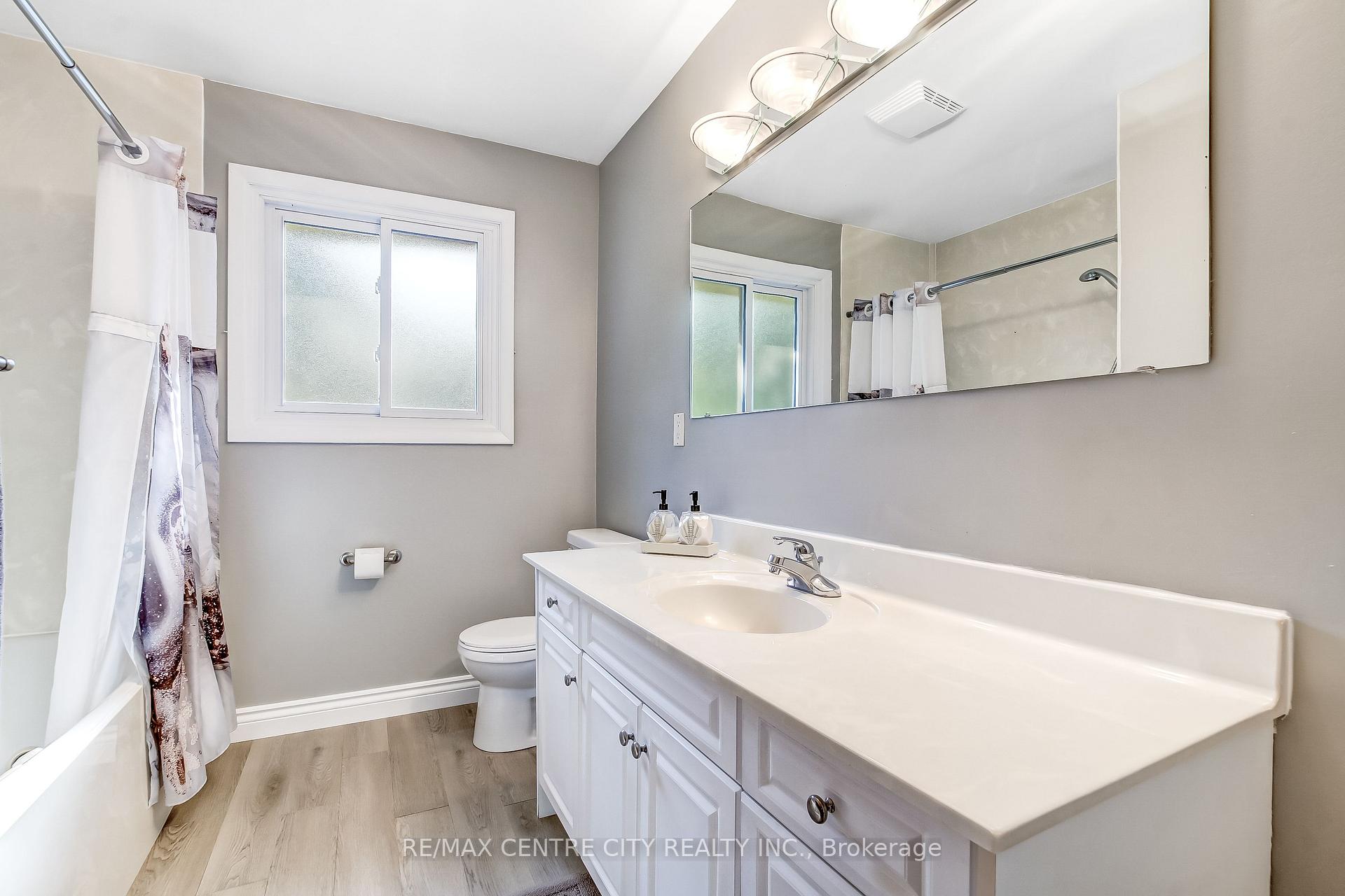 Photo 14 of 776 Headley Drive, London, North O — HOMEH