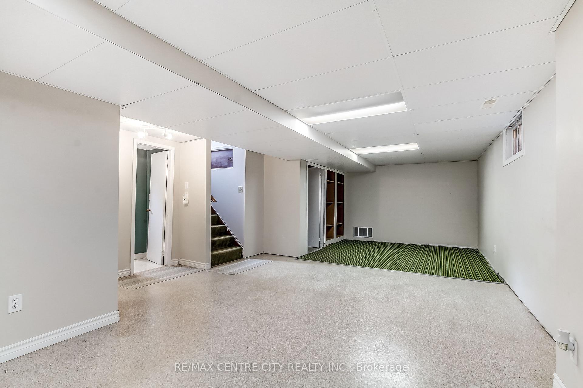 Photo 16 of 776 Headley Drive, London, North O — HOMEH