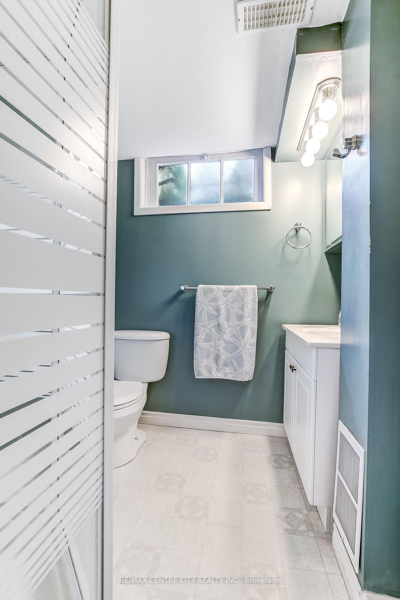Photo 18 of 776 Headley Drive, London, North O — HOMEH