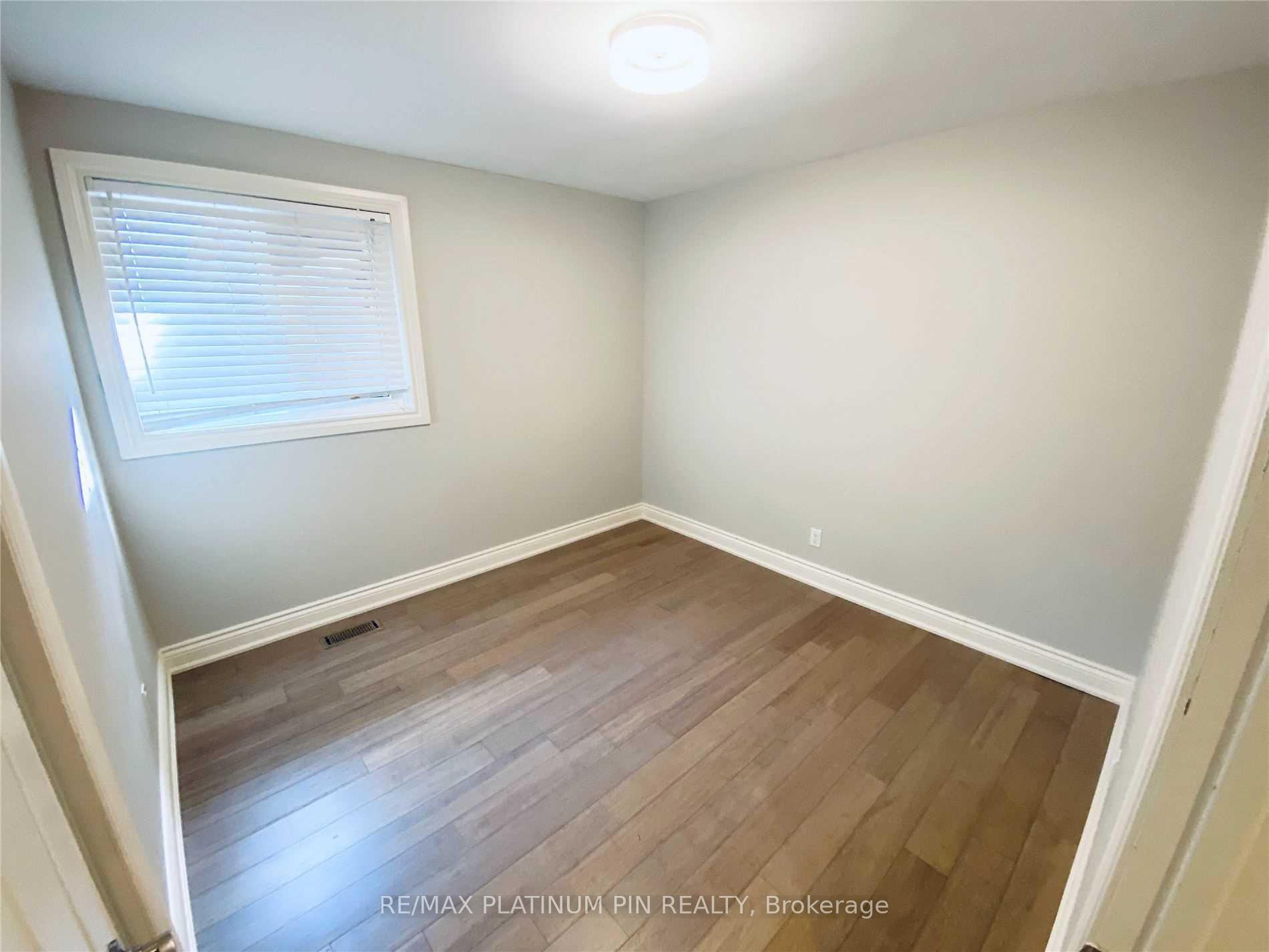 Photo 7 of 15 Whitelock Crescent, North York, Bayview Village — HOMEH