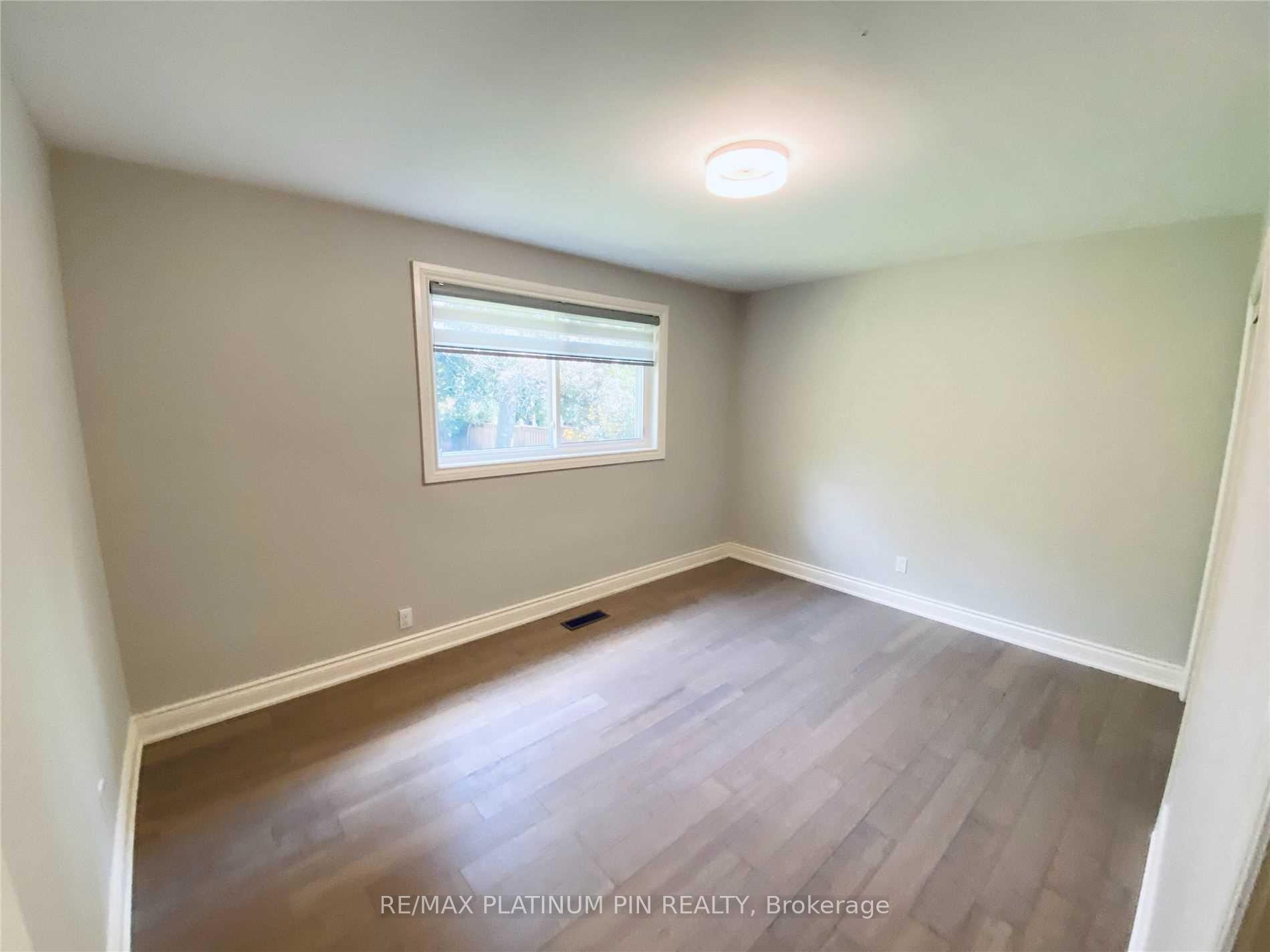 Photo 8 of 15 Whitelock Crescent, North York, Bayview Village — HOMEH