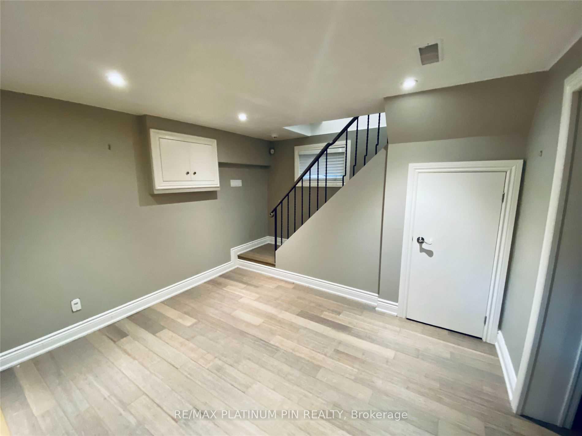 Photo 10 of 15 Whitelock Crescent, North York, Bayview Village — HOMEH