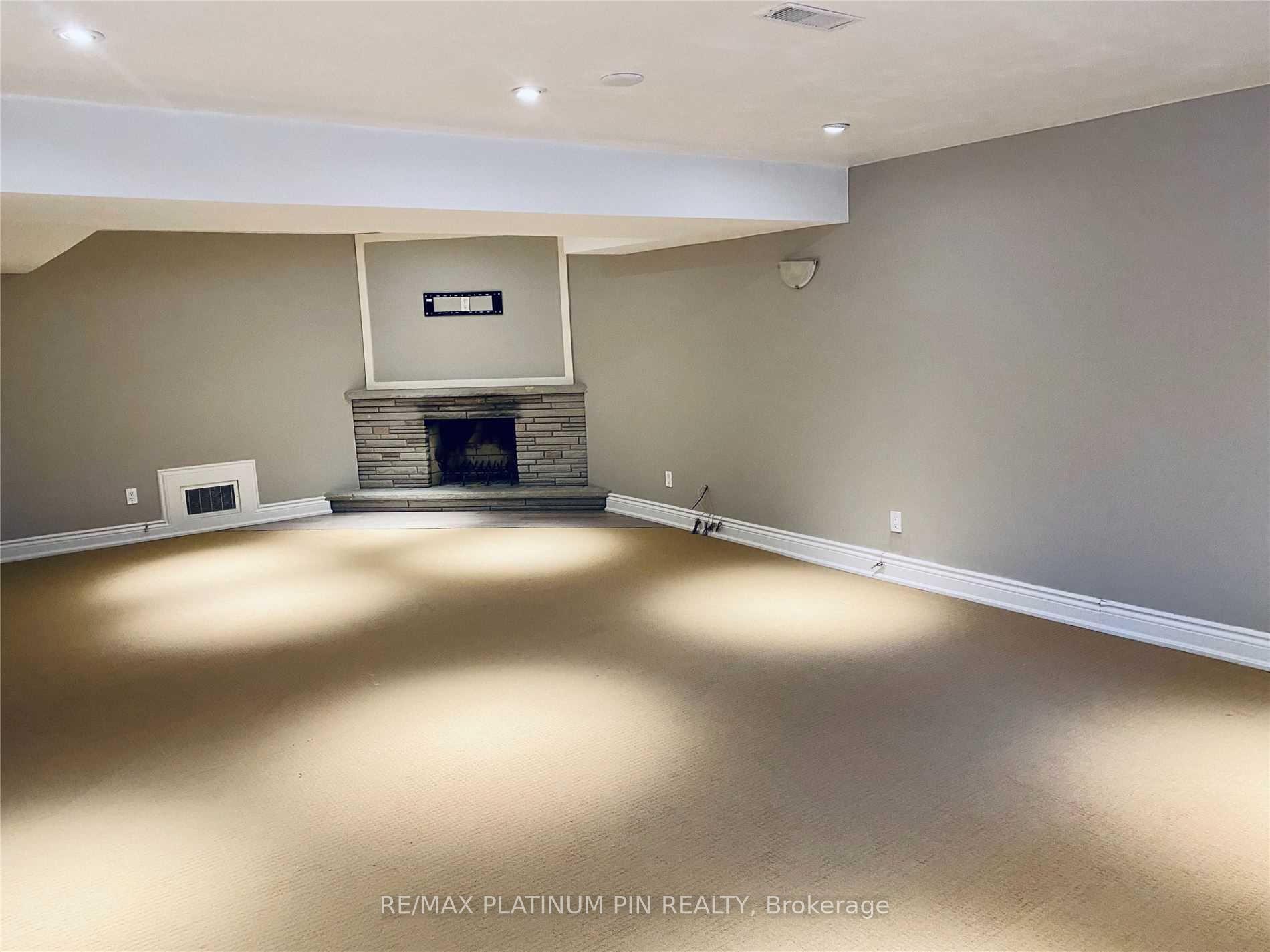 Photo 11 of 15 Whitelock Crescent, North York, Bayview Village — HOMEH