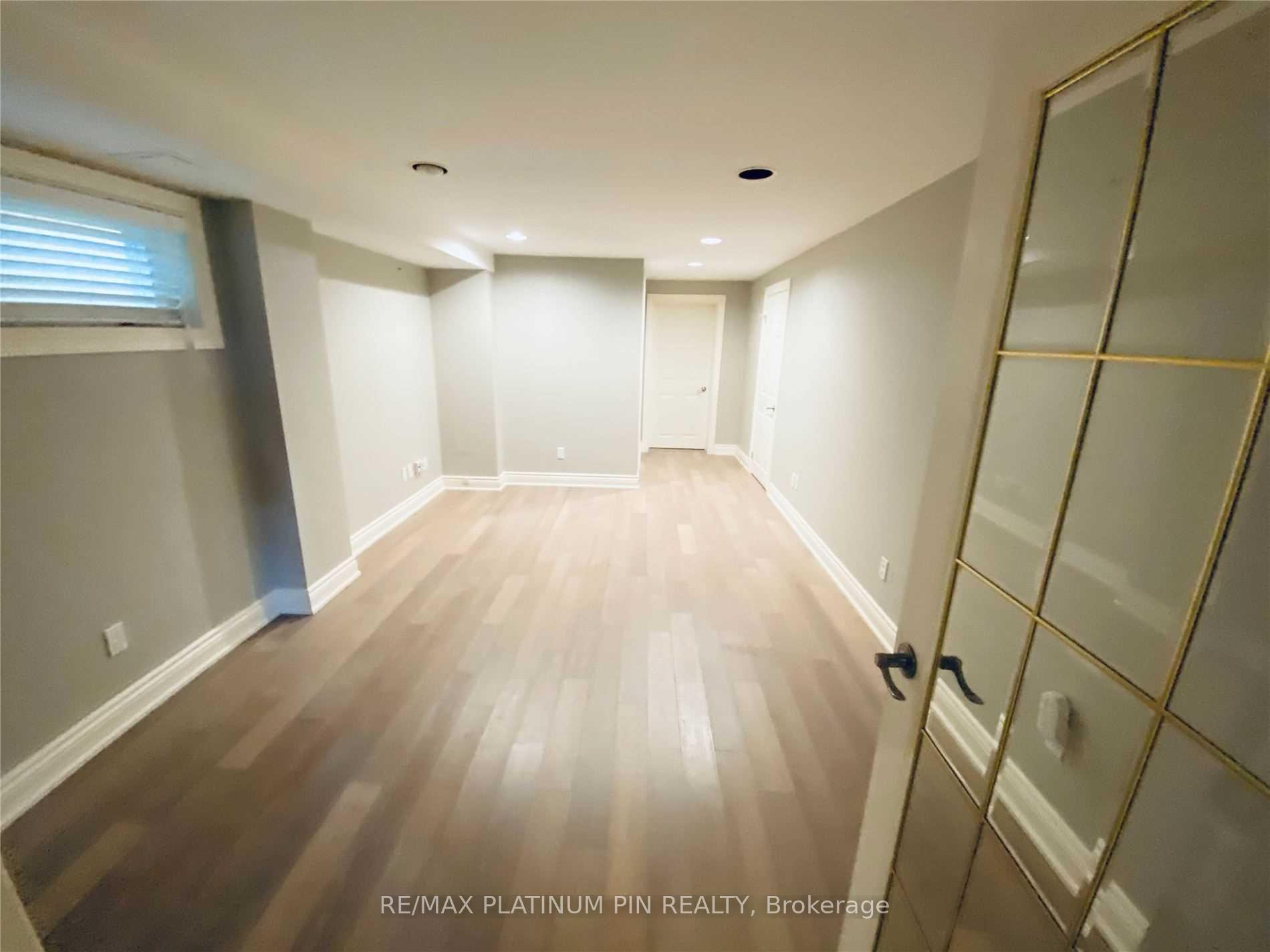 Photo 12 of 15 Whitelock Crescent, North York, Bayview Village — HOMEH