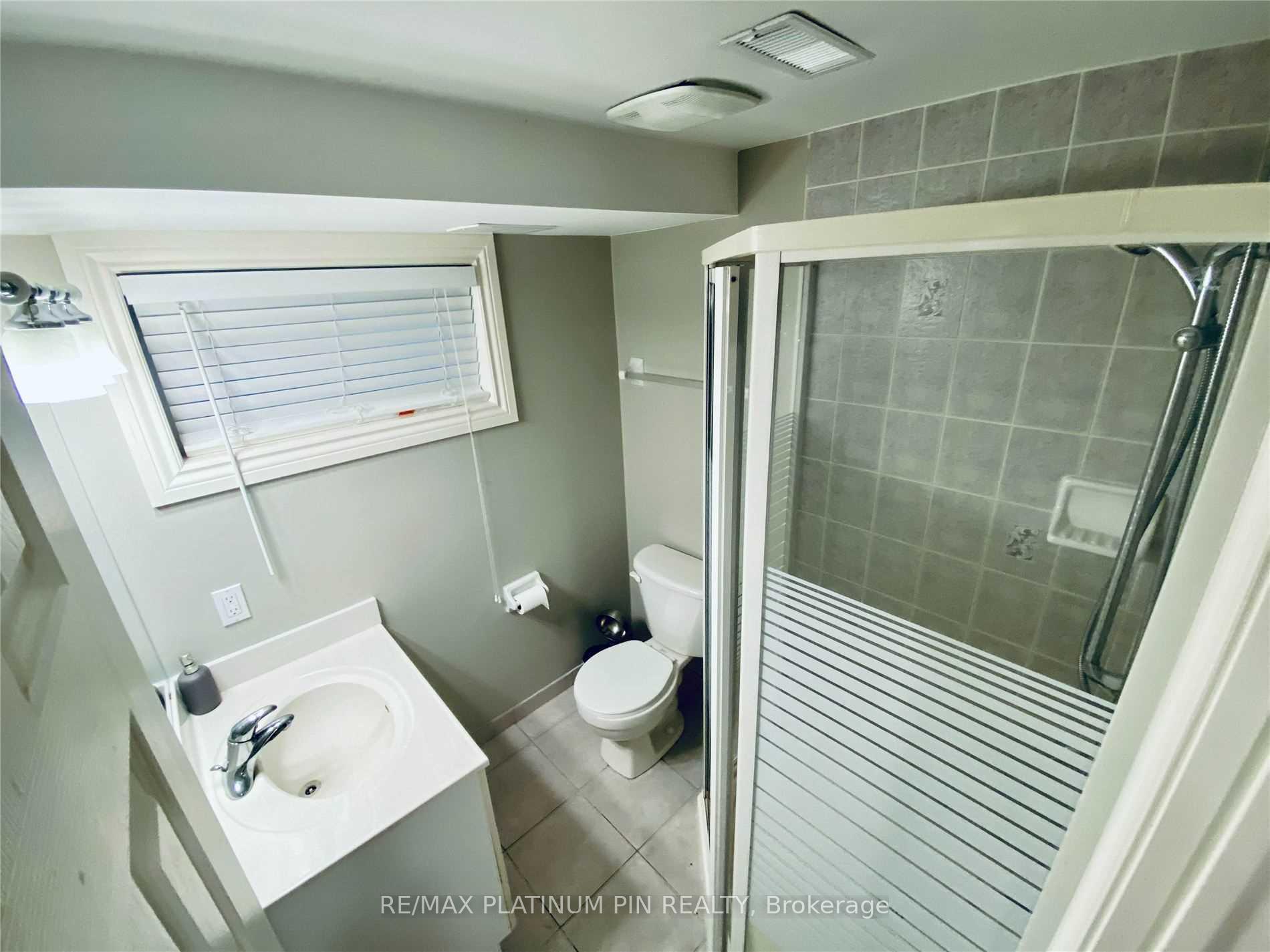 Photo 13 of 15 Whitelock Crescent, North York, Bayview Village — HOMEH