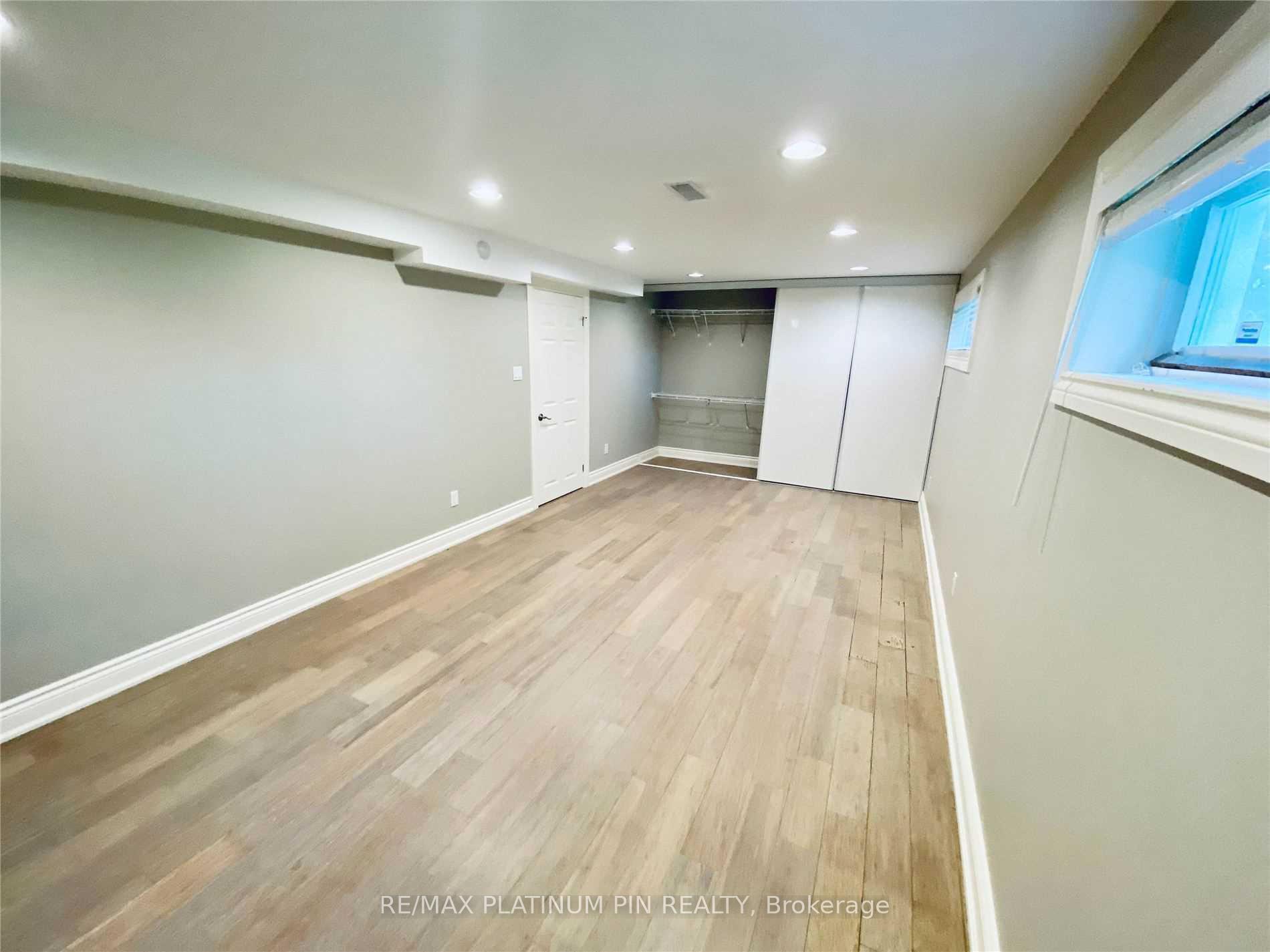 Photo 14 of 15 Whitelock Crescent, North York, Bayview Village — HOMEH