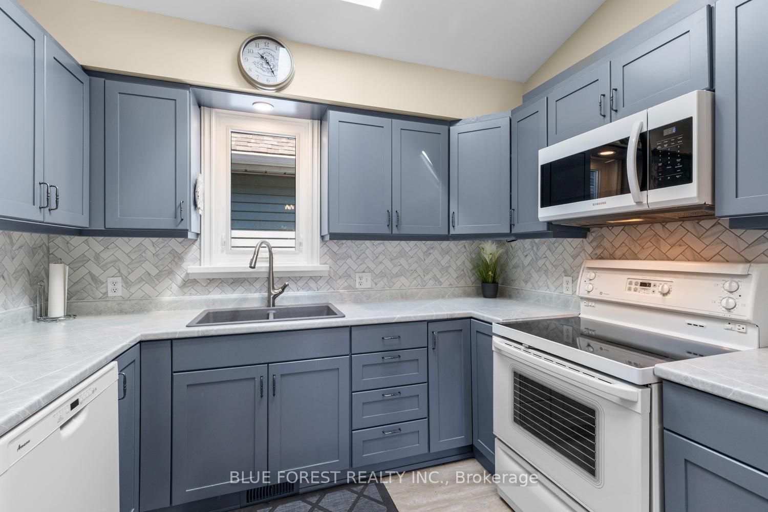 Photo 16 of 1 Sinclair Drive, Tillsonburg — HOMEH
