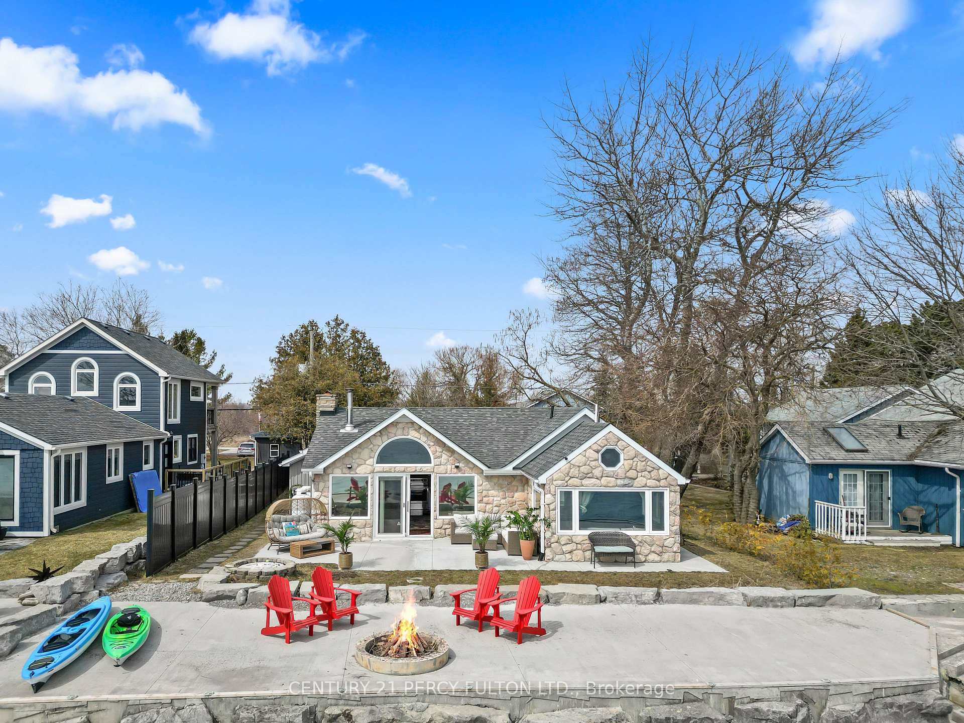Photo 2 of 127 Cedar Crest Beach Road, Clarington, Bowmanville — HOMEH