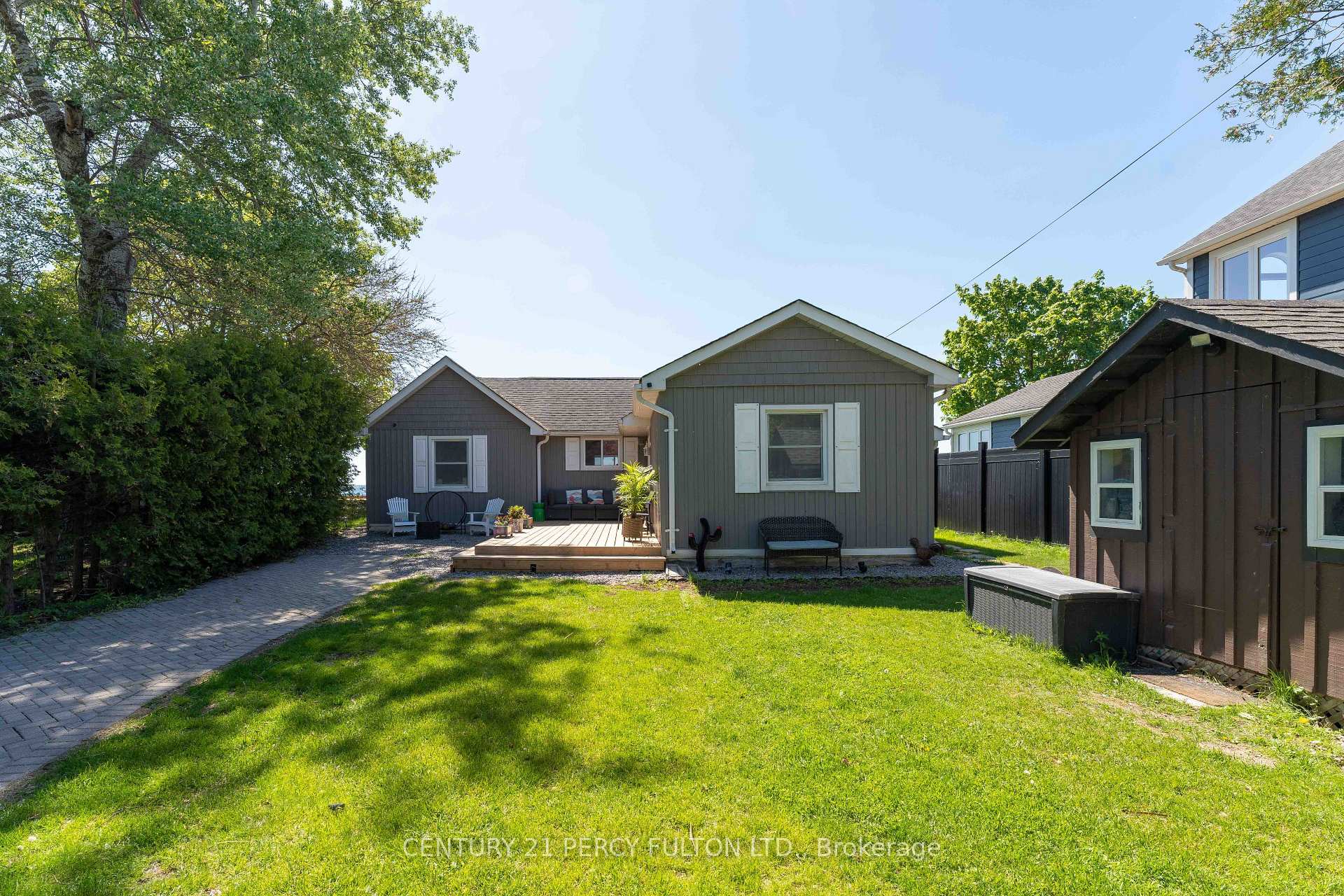 Photo 5 of 127 Cedar Crest Beach Road, Clarington, Bowmanville — HOMEH