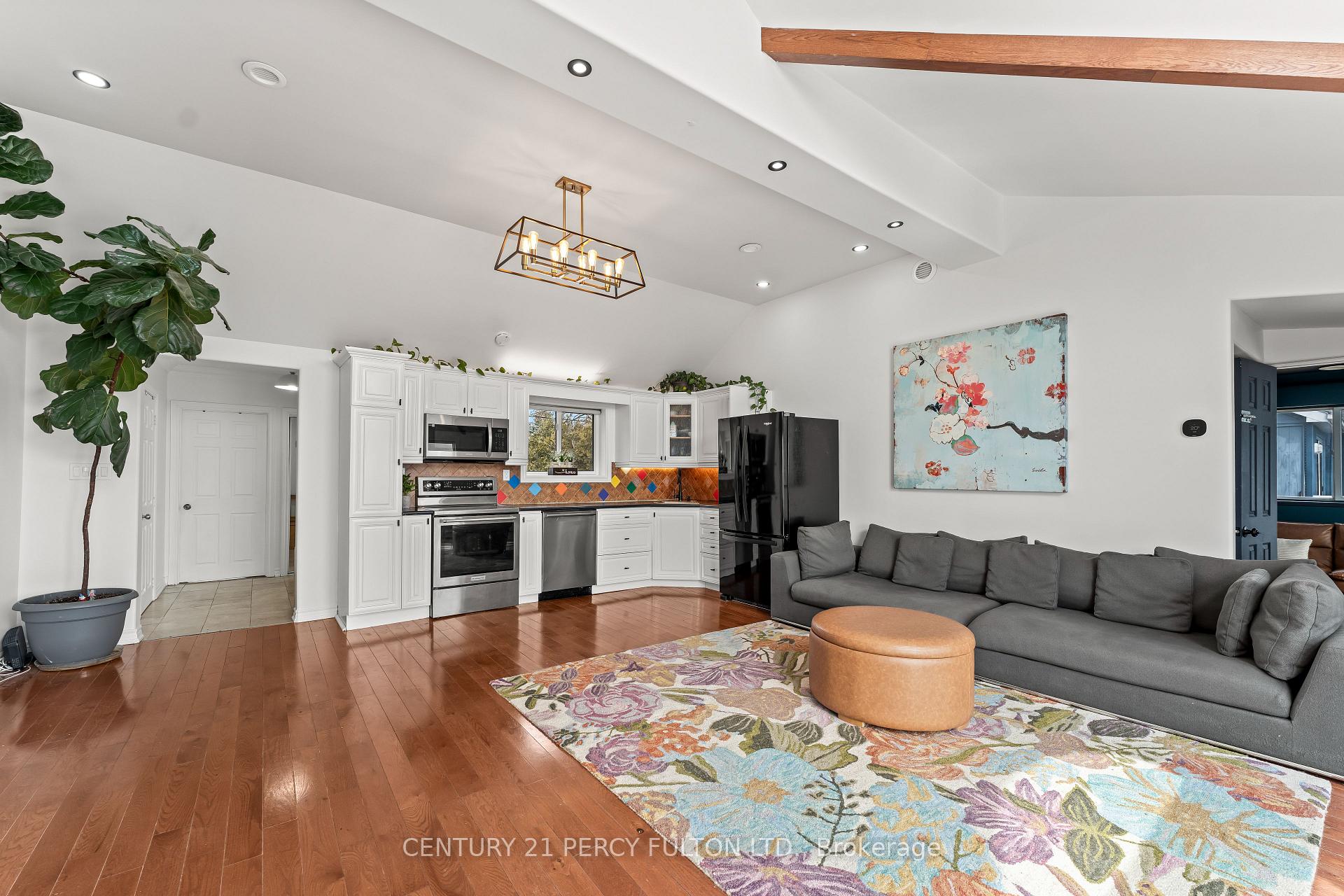 Photo 11 of 127 Cedar Crest Beach Road, Clarington, Bowmanville — HOMEH