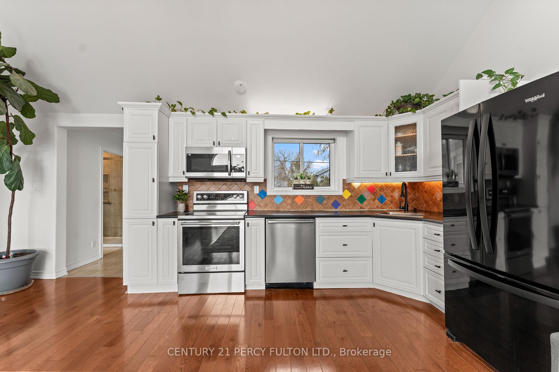 Photo 13 of 127 Cedar Crest Beach Road, Clarington, Bowmanville — HOMEH