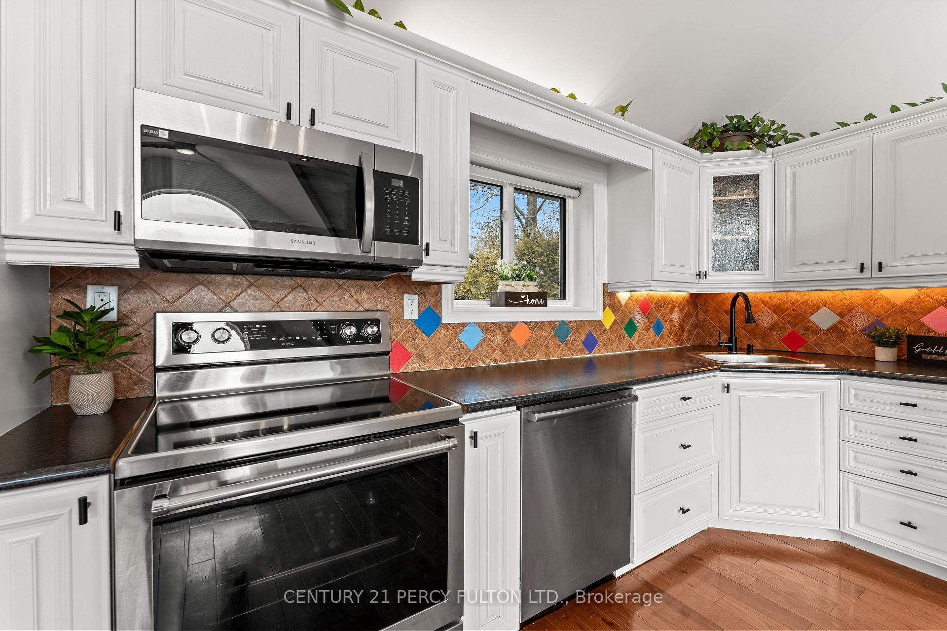 Photo 14 of 127 Cedar Crest Beach Road, Clarington, Bowmanville — HOMEH