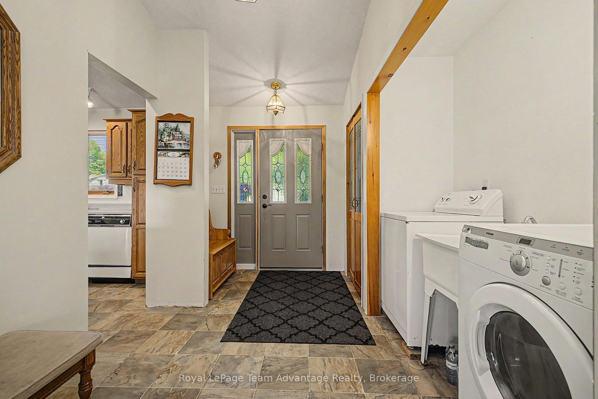 Photo 7 of 4 & 6 Sharon Park Drive, McKellar — HOMEH