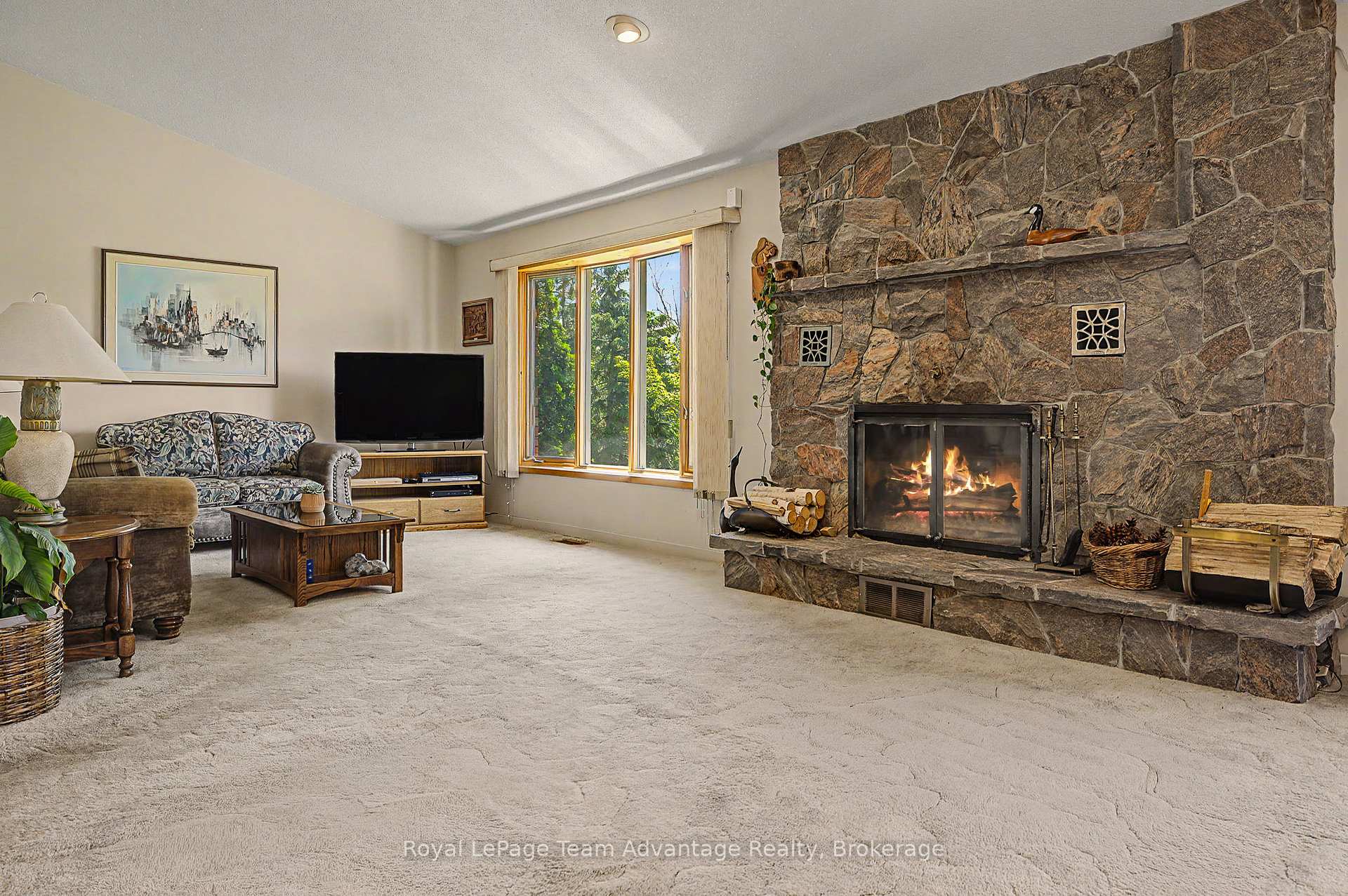 Photo 11 of 4 & 6 Sharon Park Drive, McKellar — HOMEH