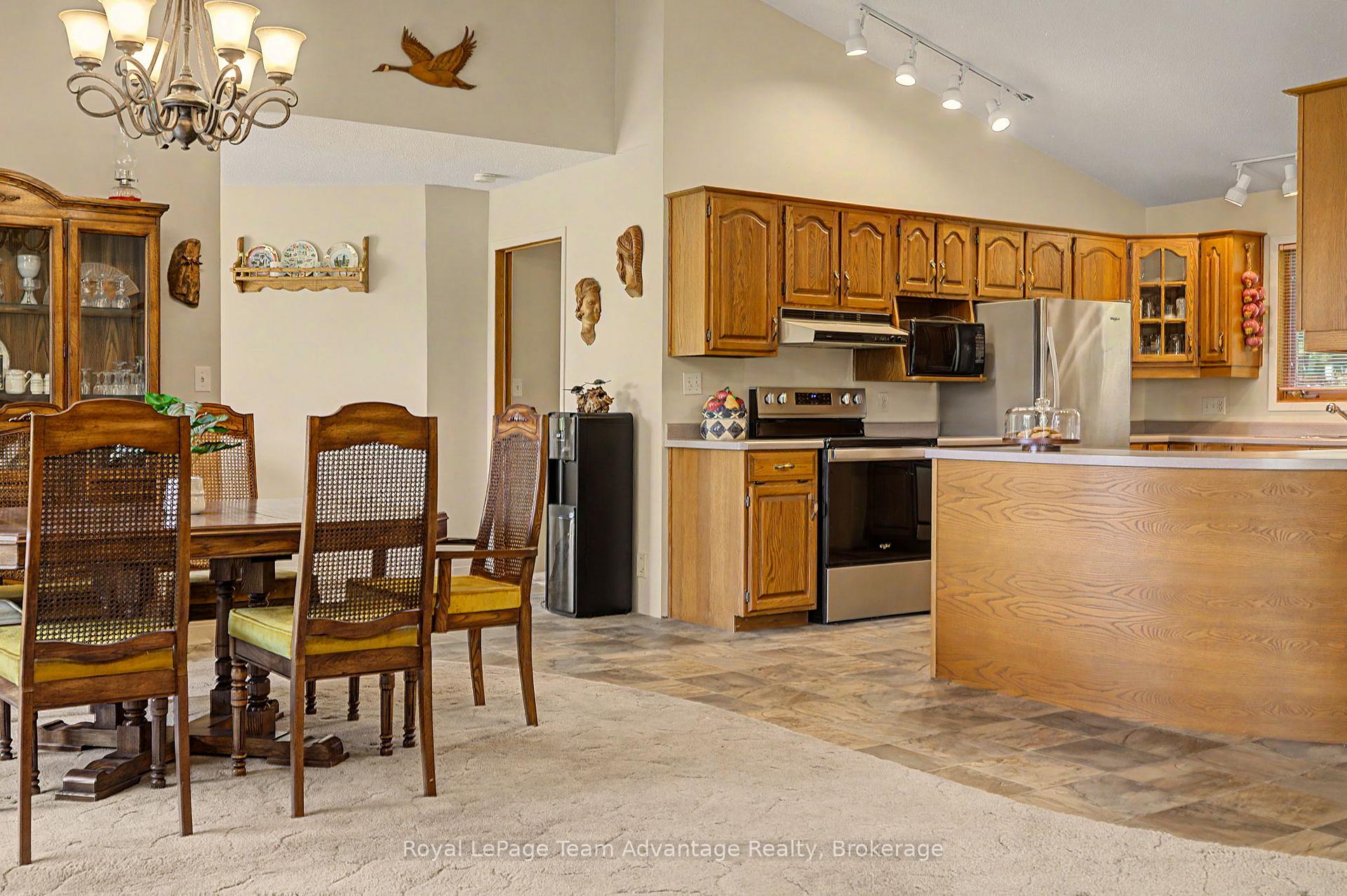 Photo 17 of 4 & 6 Sharon Park Drive, McKellar — HOMEH