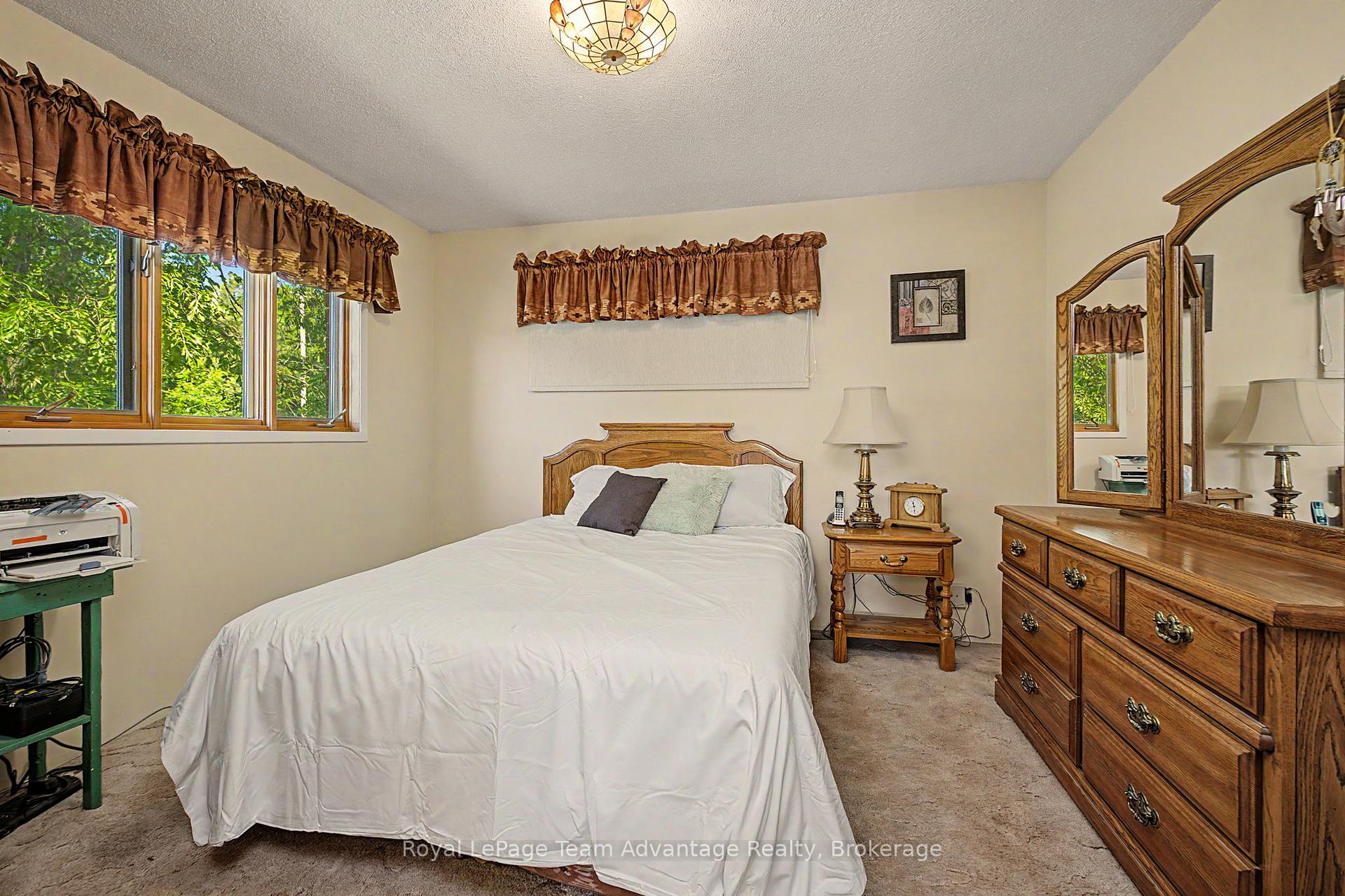 Photo 20 of 4 & 6 Sharon Park Drive, McKellar — HOMEH