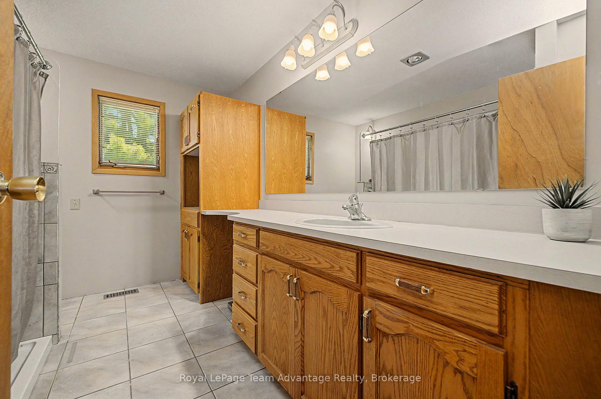 Photo 23 of 4 & 6 Sharon Park Drive, McKellar — HOMEH