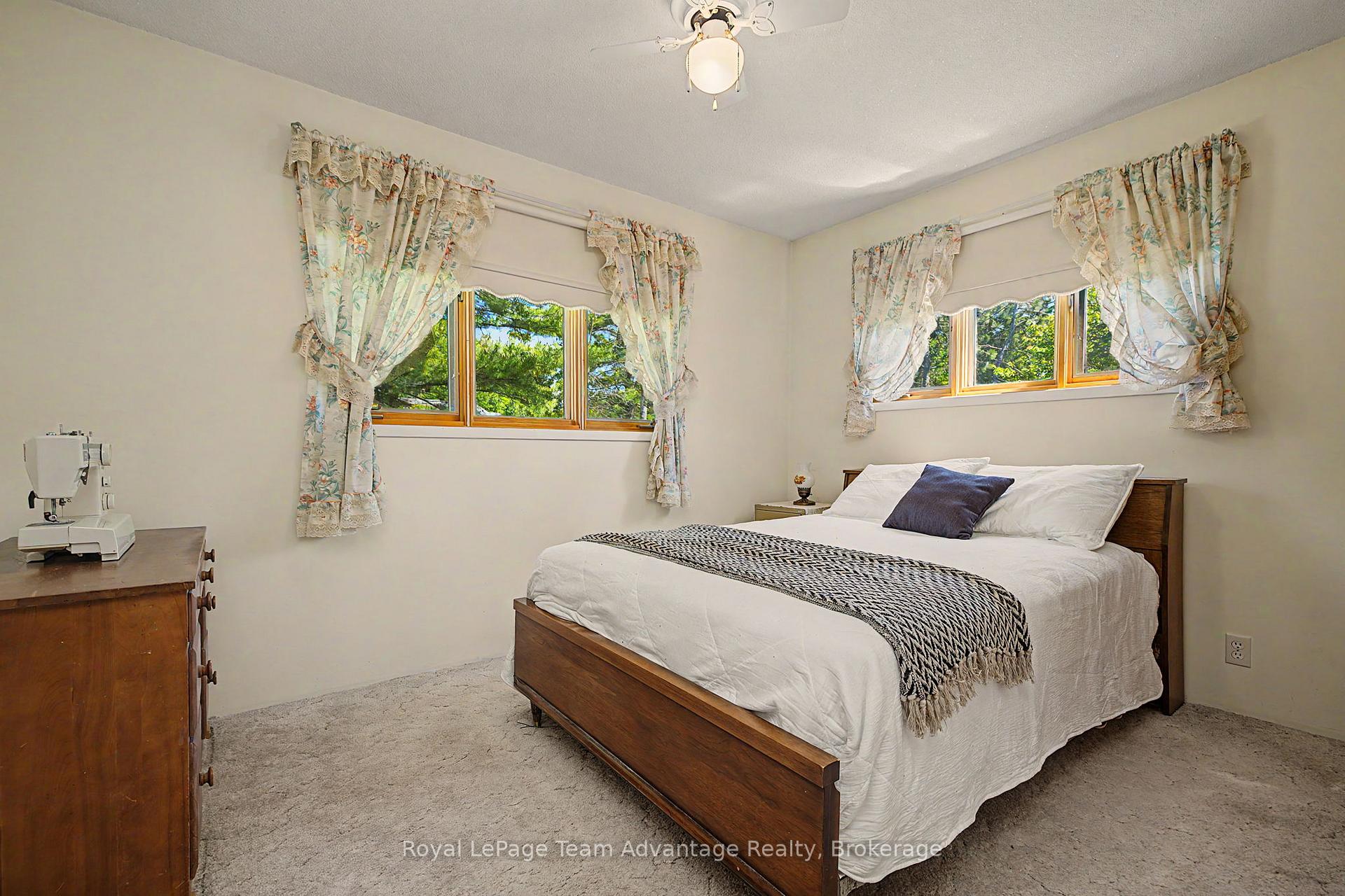 Photo 25 of 4 & 6 Sharon Park Drive, McKellar — HOMEH