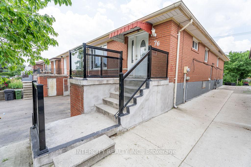 Photo 4 of 76 Felan Crescent, Etobicoke, Thistletown-Beaumonde Heights — HOMEH