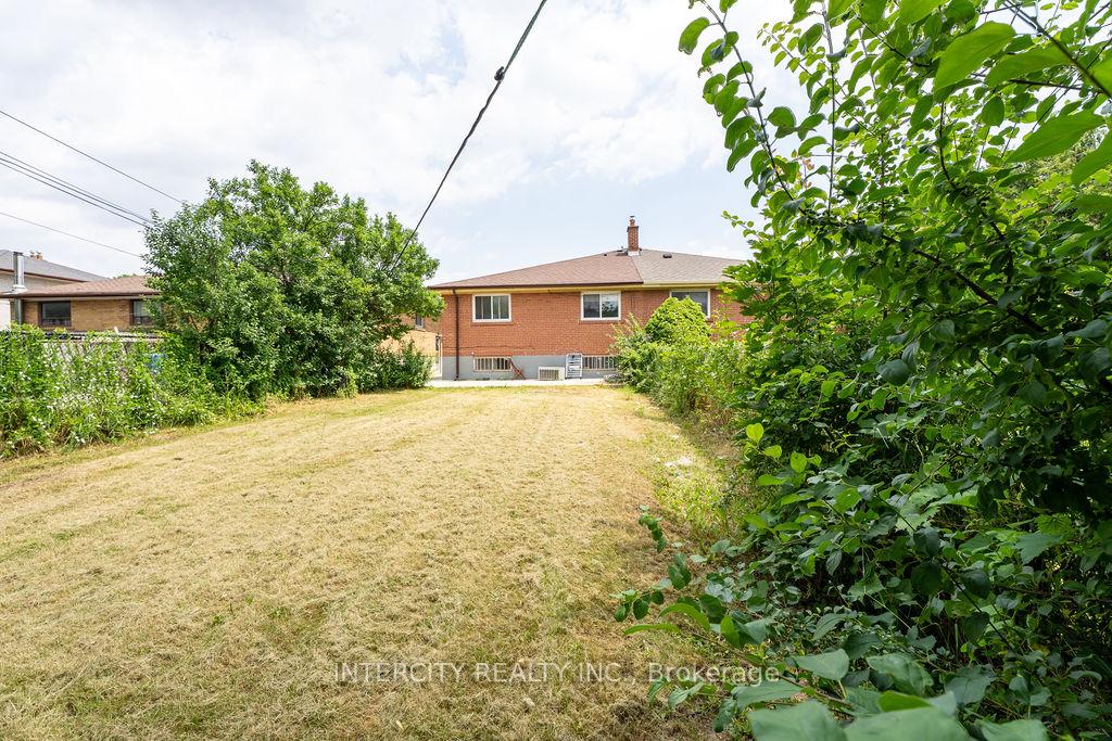 Photo 6 of 76 Felan Crescent, Etobicoke, Thistletown-Beaumonde Heights — HOMEH