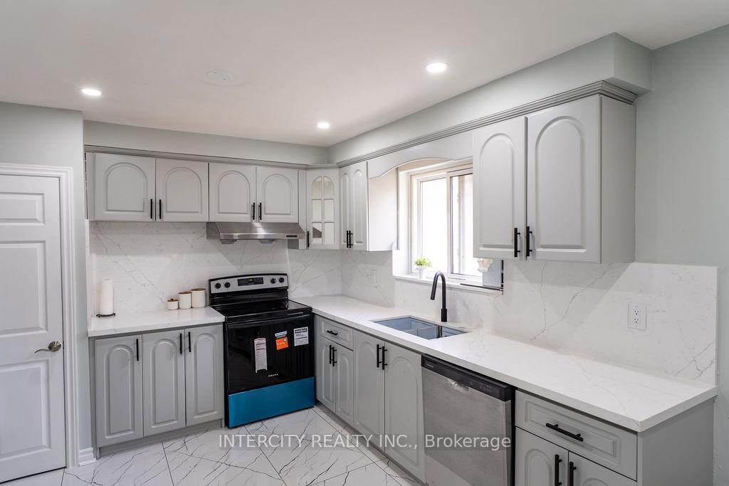 Photo 8 of 76 Felan Crescent, Etobicoke, Thistletown-Beaumonde Heights — HOMEH