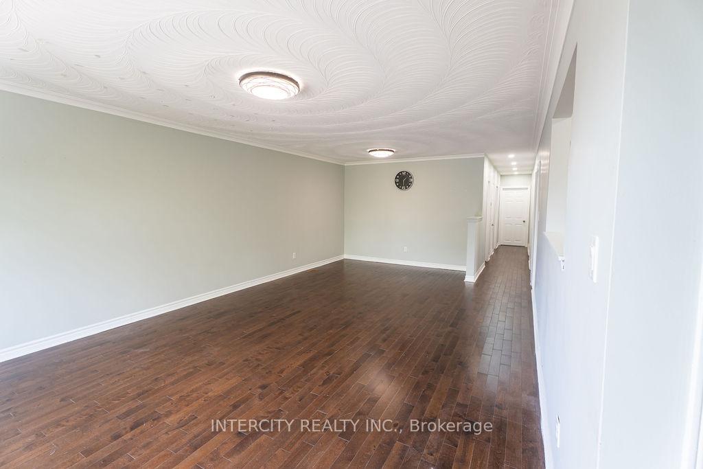 Photo 10 of 76 Felan Crescent, Etobicoke, Thistletown-Beaumonde Heights — HOMEH