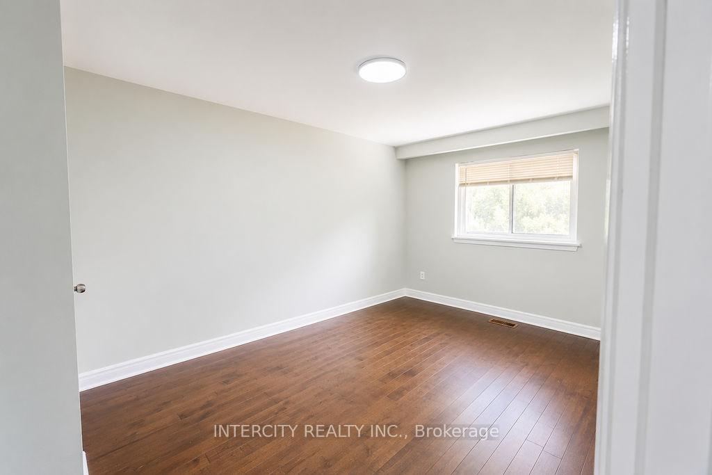 Photo 13 of 76 Felan Crescent, Etobicoke, Thistletown-Beaumonde Heights — HOMEH