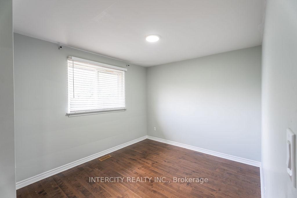 Photo 15 of 76 Felan Crescent, Etobicoke, Thistletown-Beaumonde Heights — HOMEH
