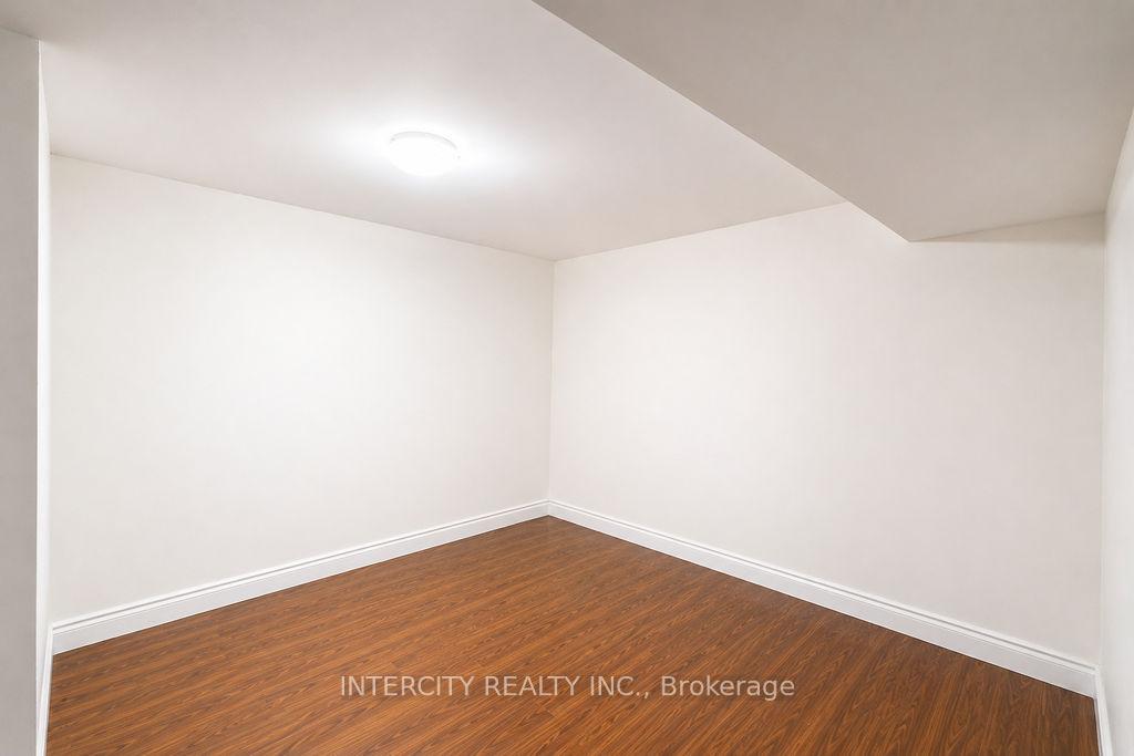 Photo 29 of 76 Felan Crescent, Etobicoke, Thistletown-Beaumonde Heights — HOMEH