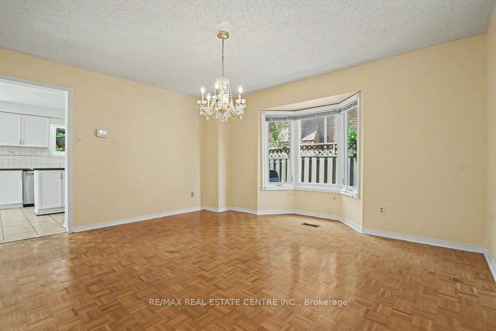 Photo 10 of 68 Moorehead Crescent, Brampton, Heart Lake East — HOMEH