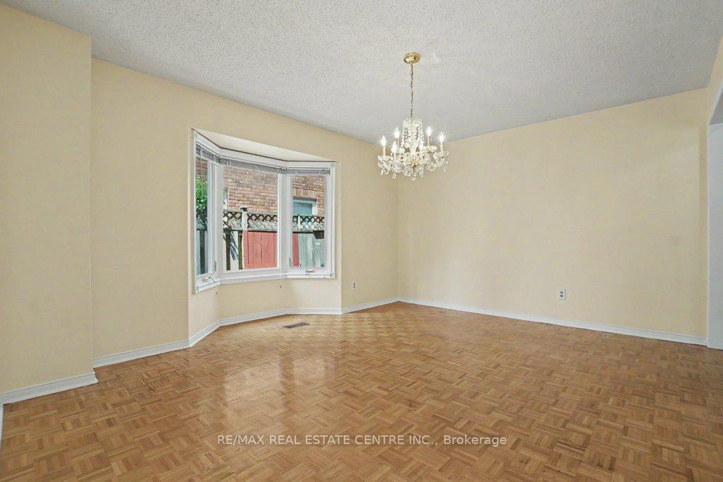 Photo 11 of 68 Moorehead Crescent, Brampton, Heart Lake East — HOMEH