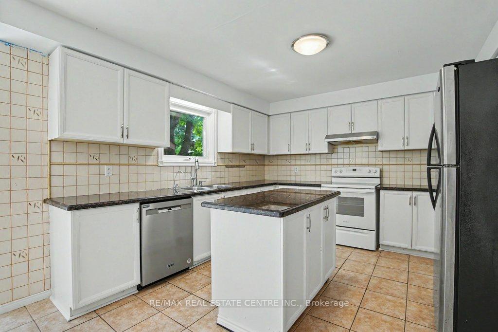 Photo 14 of 68 Moorehead Crescent, Brampton, Heart Lake East — HOMEH