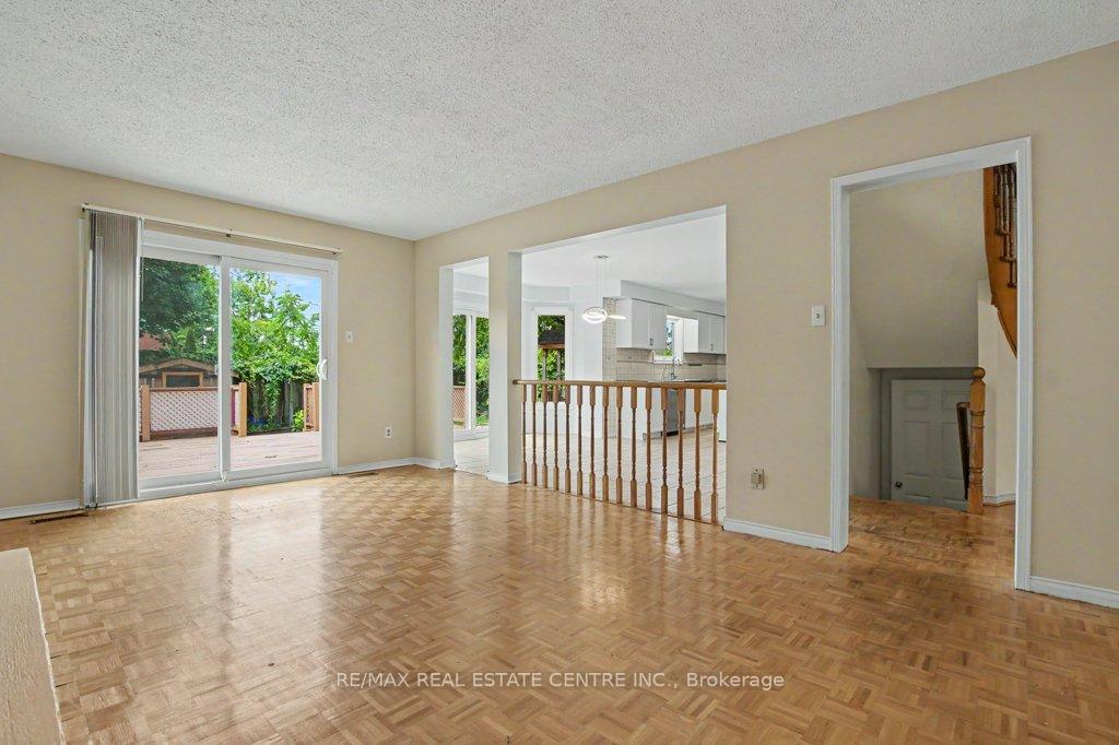 Photo 18 of 68 Moorehead Crescent, Brampton, Heart Lake East — HOMEH