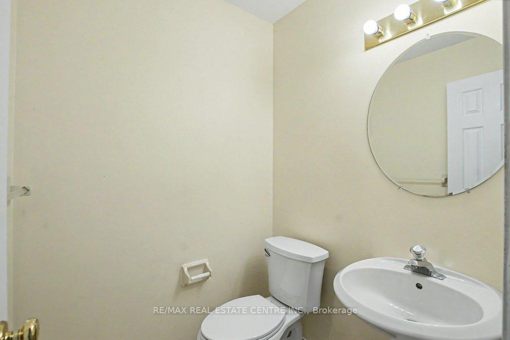 Photo 19 of 68 Moorehead Crescent, Brampton, Heart Lake East — HOMEH