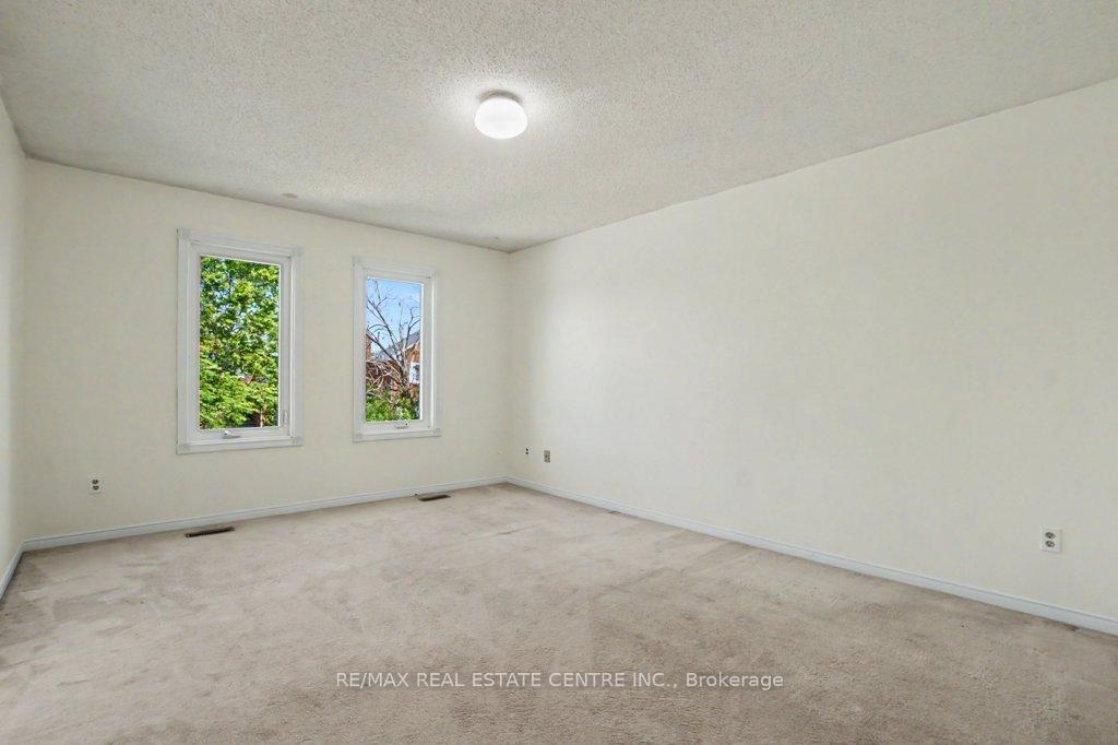 Photo 21 of 68 Moorehead Crescent, Brampton, Heart Lake East — HOMEH